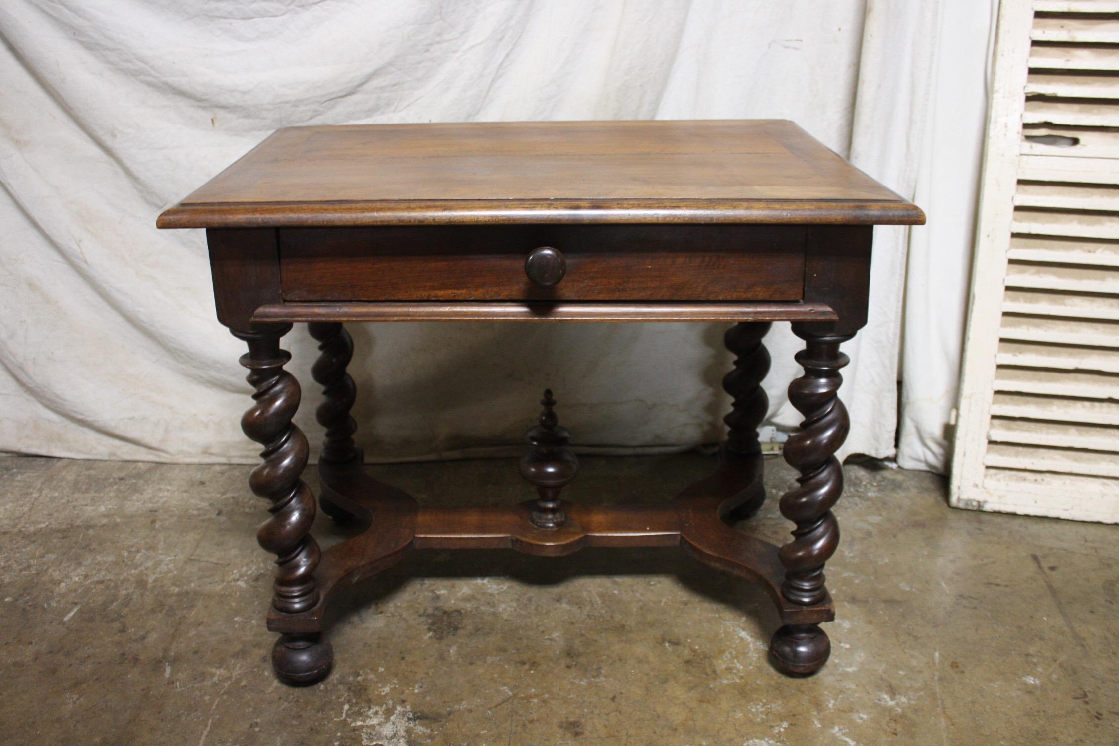 Nice size, can be used as a writing table or a side table.