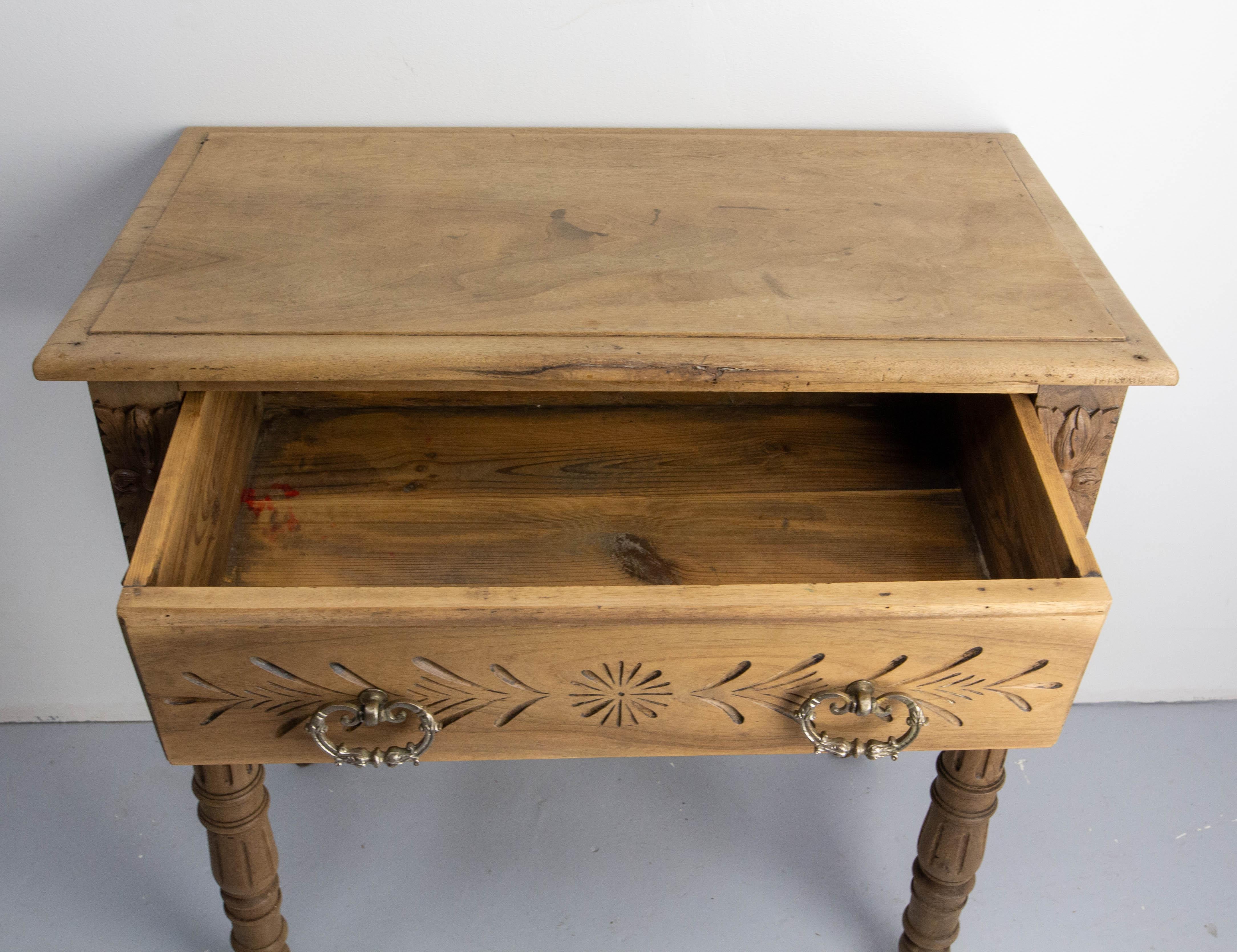 French 19th Century Writing Table on Wheels Carved Walnut Desk English Style For Sale 4