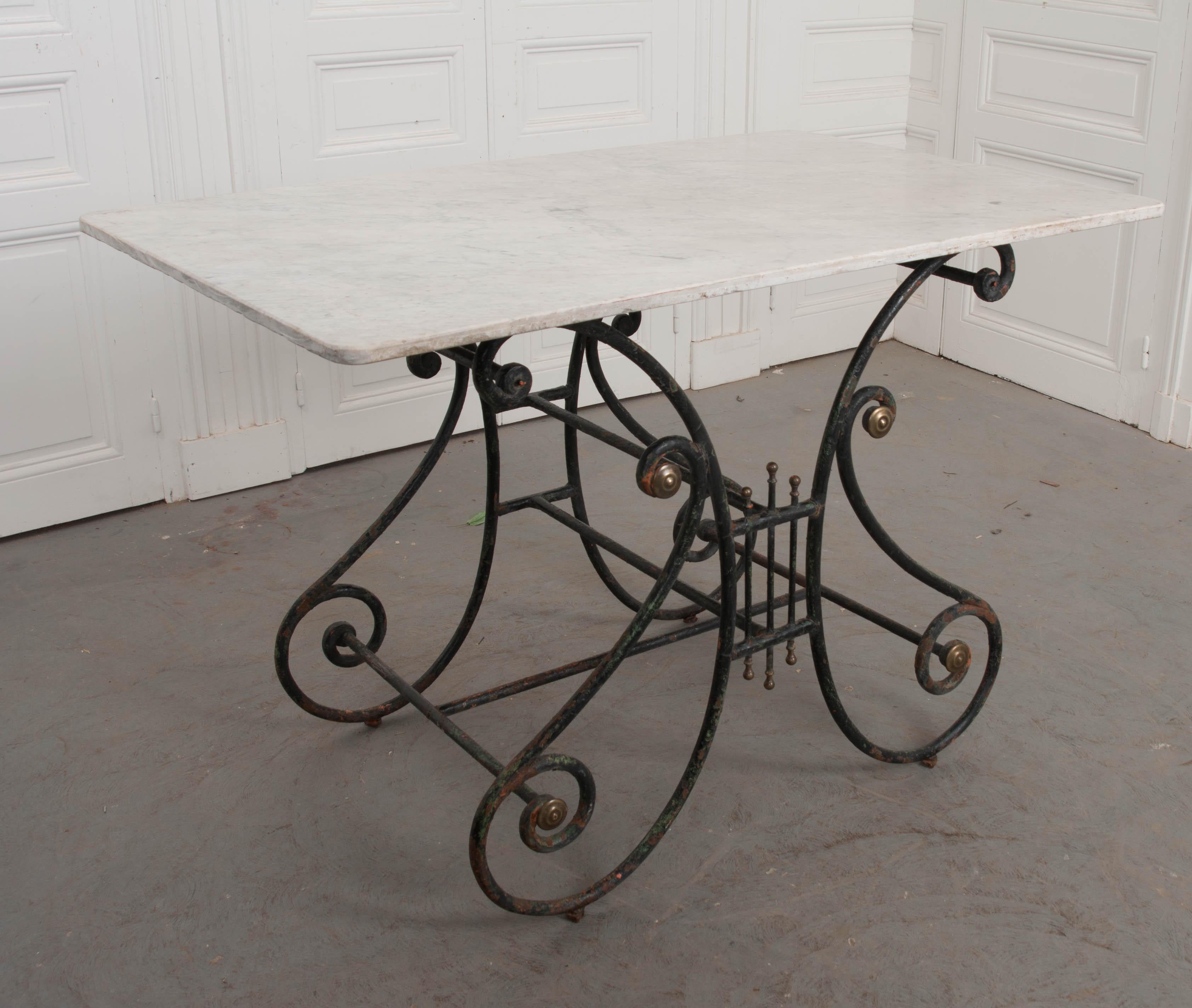 French 19th Century Wrought-Iron and Marble-Top Pastry Table im Zustand „Gut“ in Baton Rouge, LA