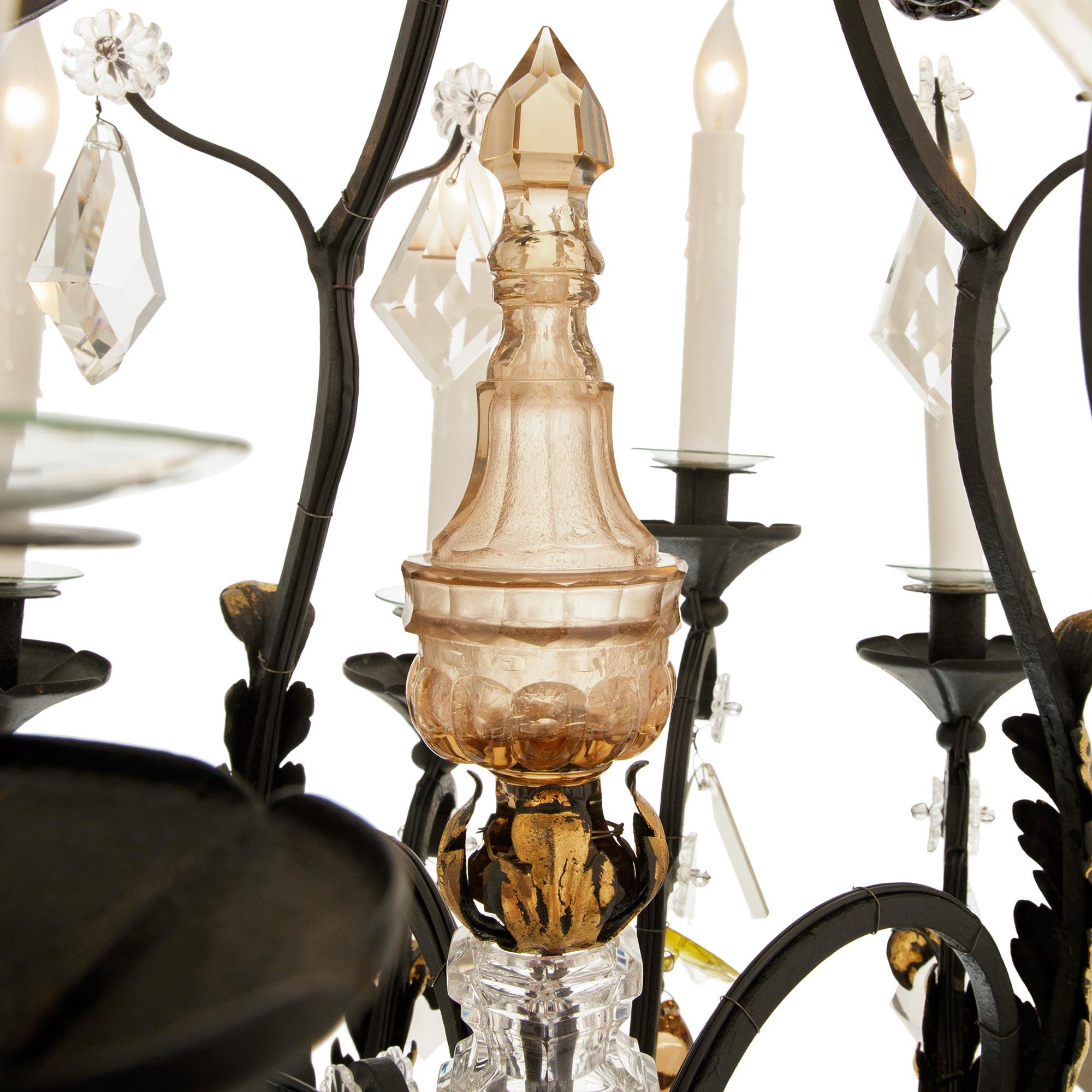 Lampadario francese del XIX secolo in ferro battuto, dorato e cristallo Baccarat In condizioni buone in vendita a West Palm Beach, FL