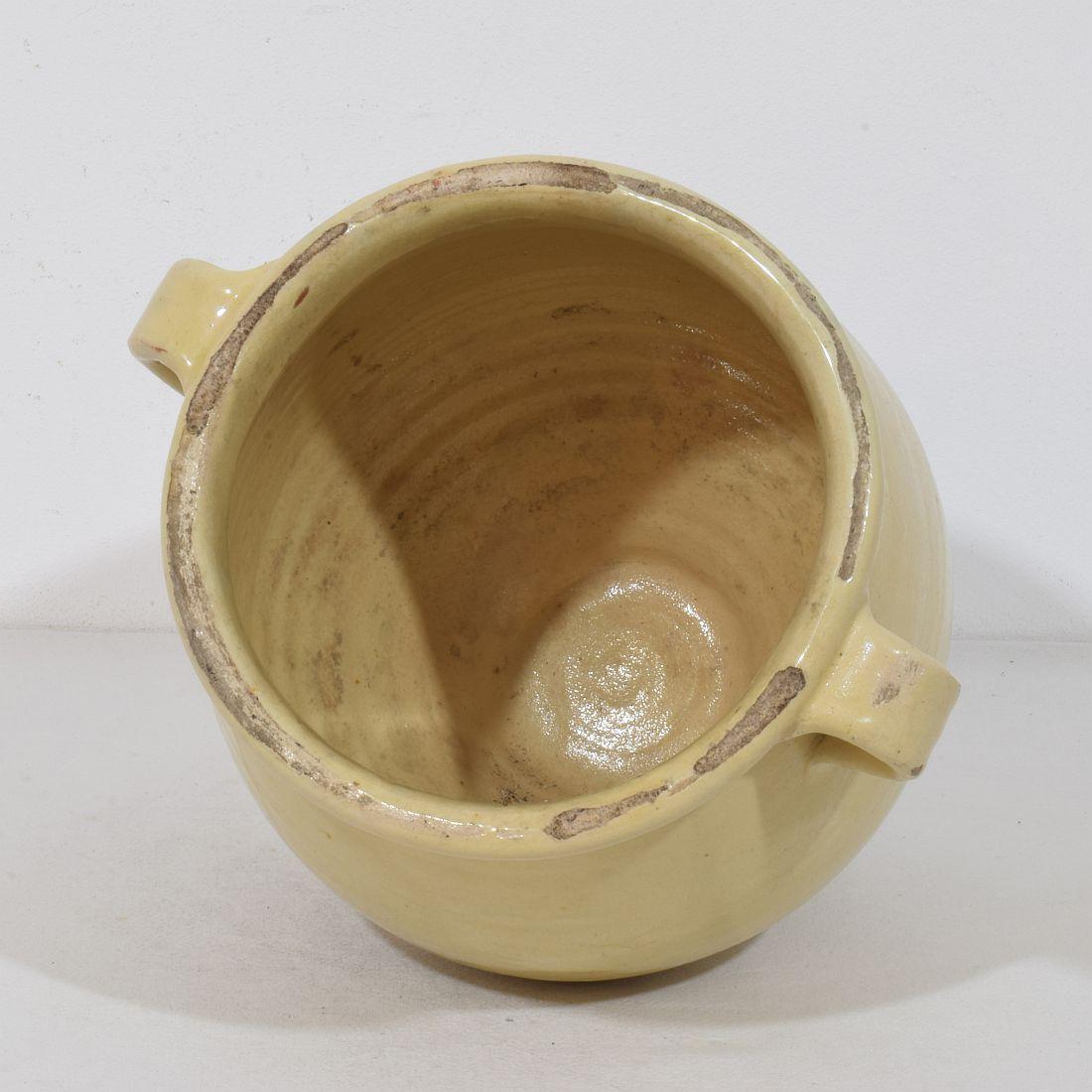 Pot de rangement français du 19ème siècle en céramique émaillée jaune/crème en vente 2