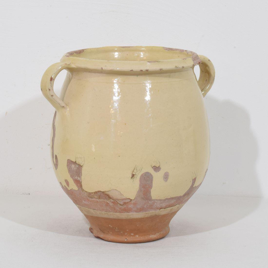 Provincial français Pot de rangement français du 19ème siècle en céramique émaillée jaune/crème en vente