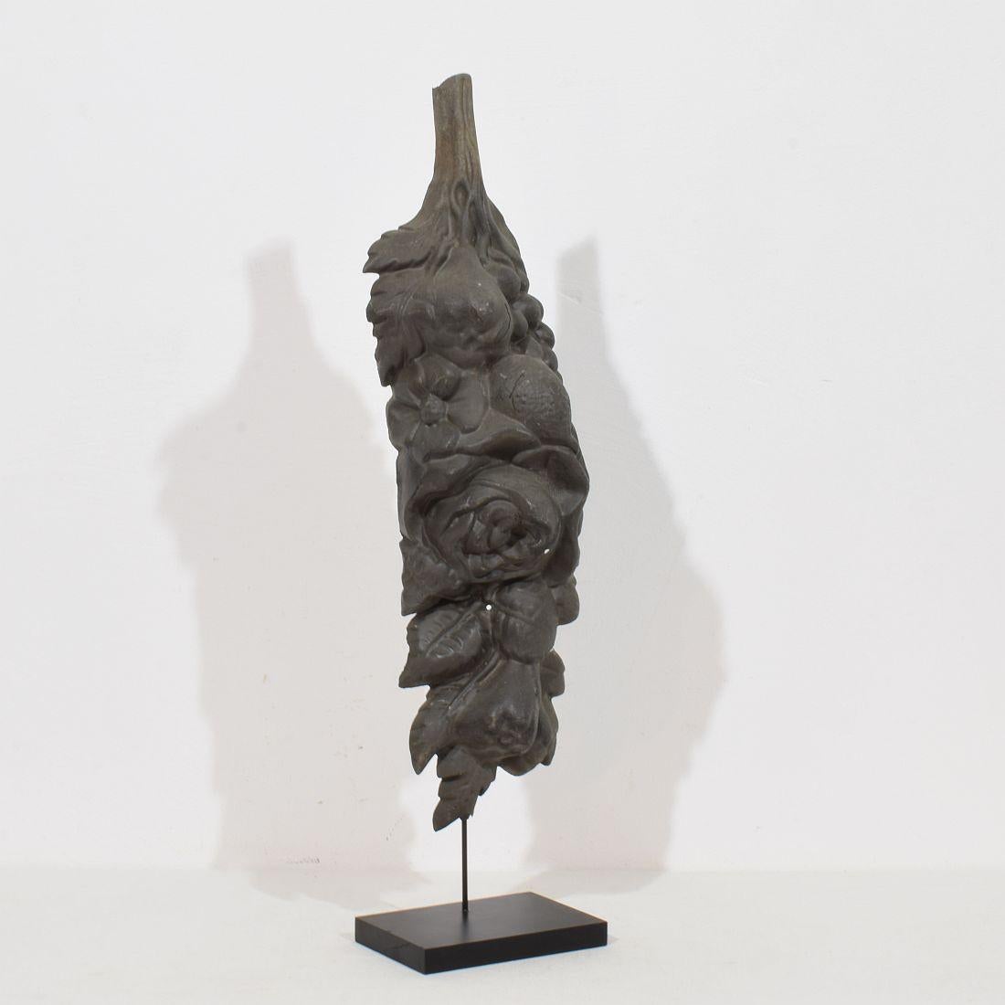 French 19th century Zinc Architectural Ornament In Fair Condition For Sale In Buisson, FR