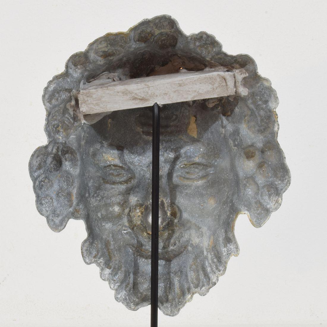 Francese, XIX secolo, Ornamento a forma di testa di bacco in zinco in vendita 6