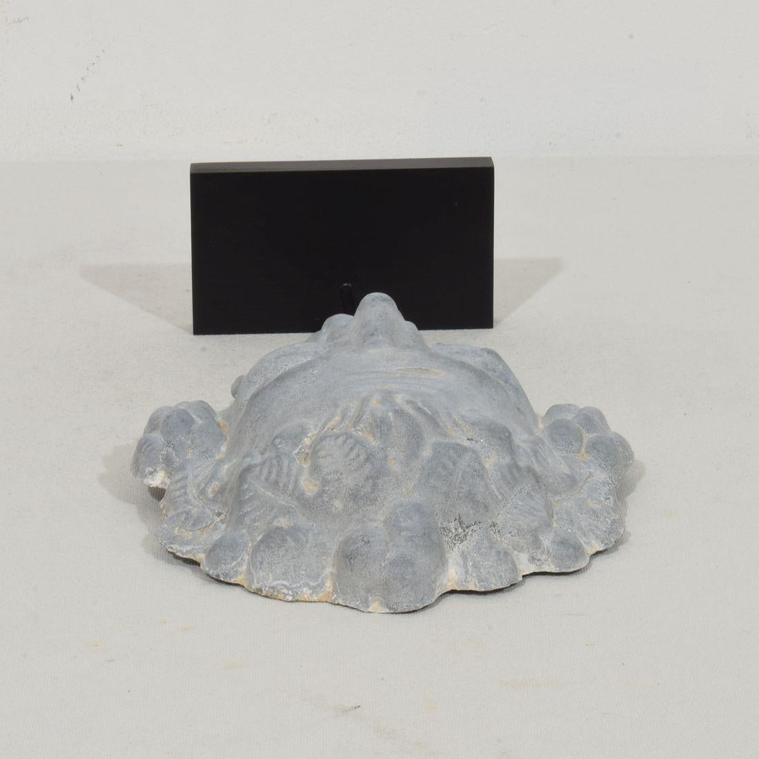 Francese, XIX secolo, Ornamento a forma di testa di bacco in zinco in vendita 7