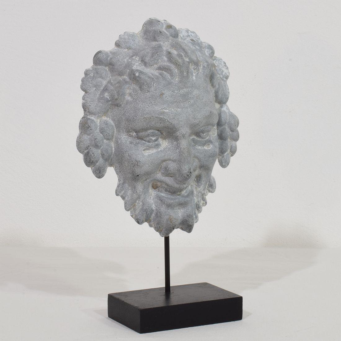 French, 19th Century, Zinc Bacchus Head Ornament In Good Condition For Sale In Buisson, FR