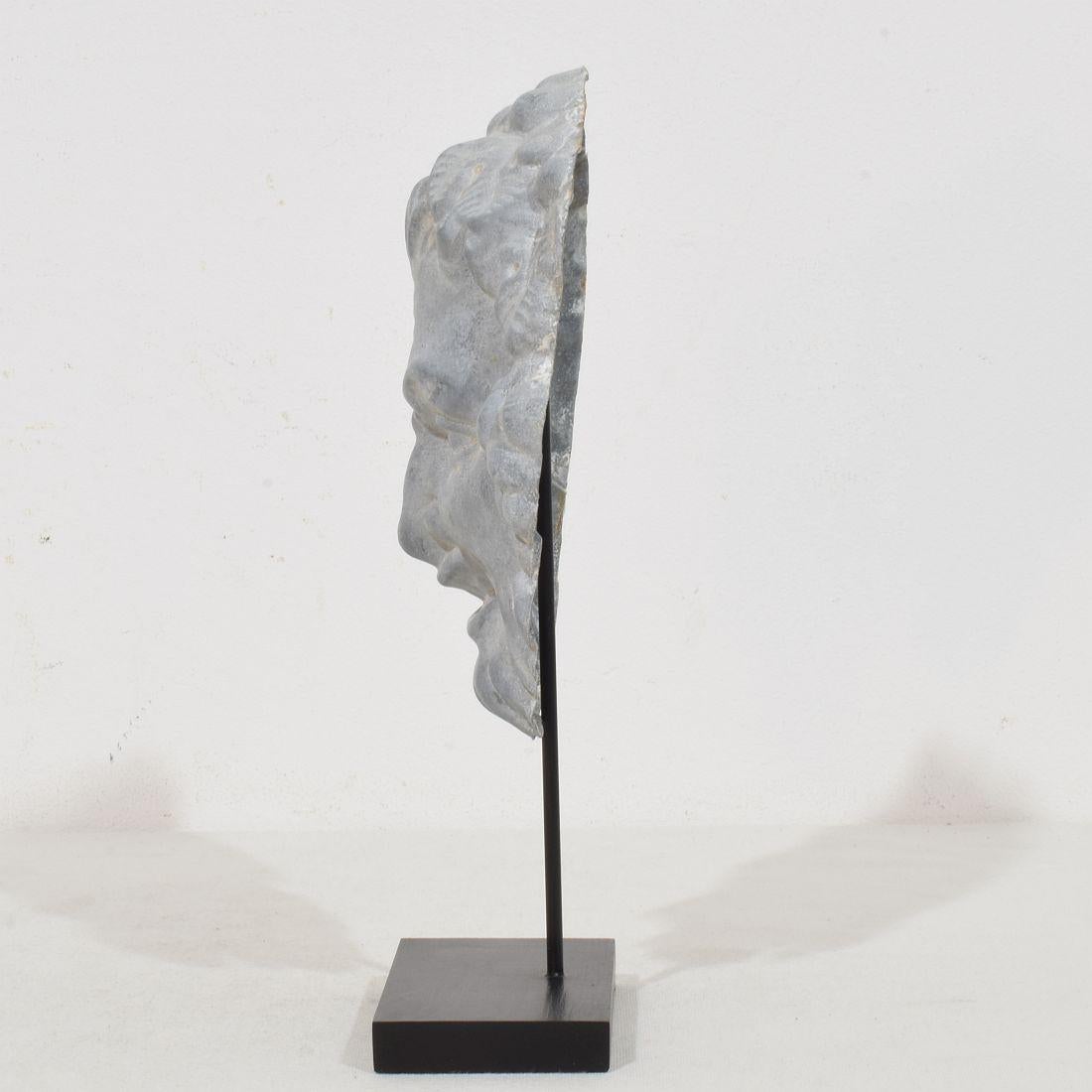 Francese, XIX secolo, Ornamento a forma di testa di bacco in zinco in vendita 2