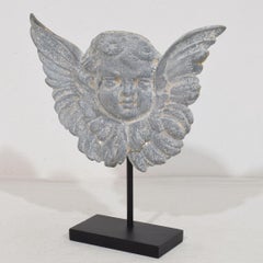 Ornamento a testa d'angelo alata in zinco, Francia, XIX secolo