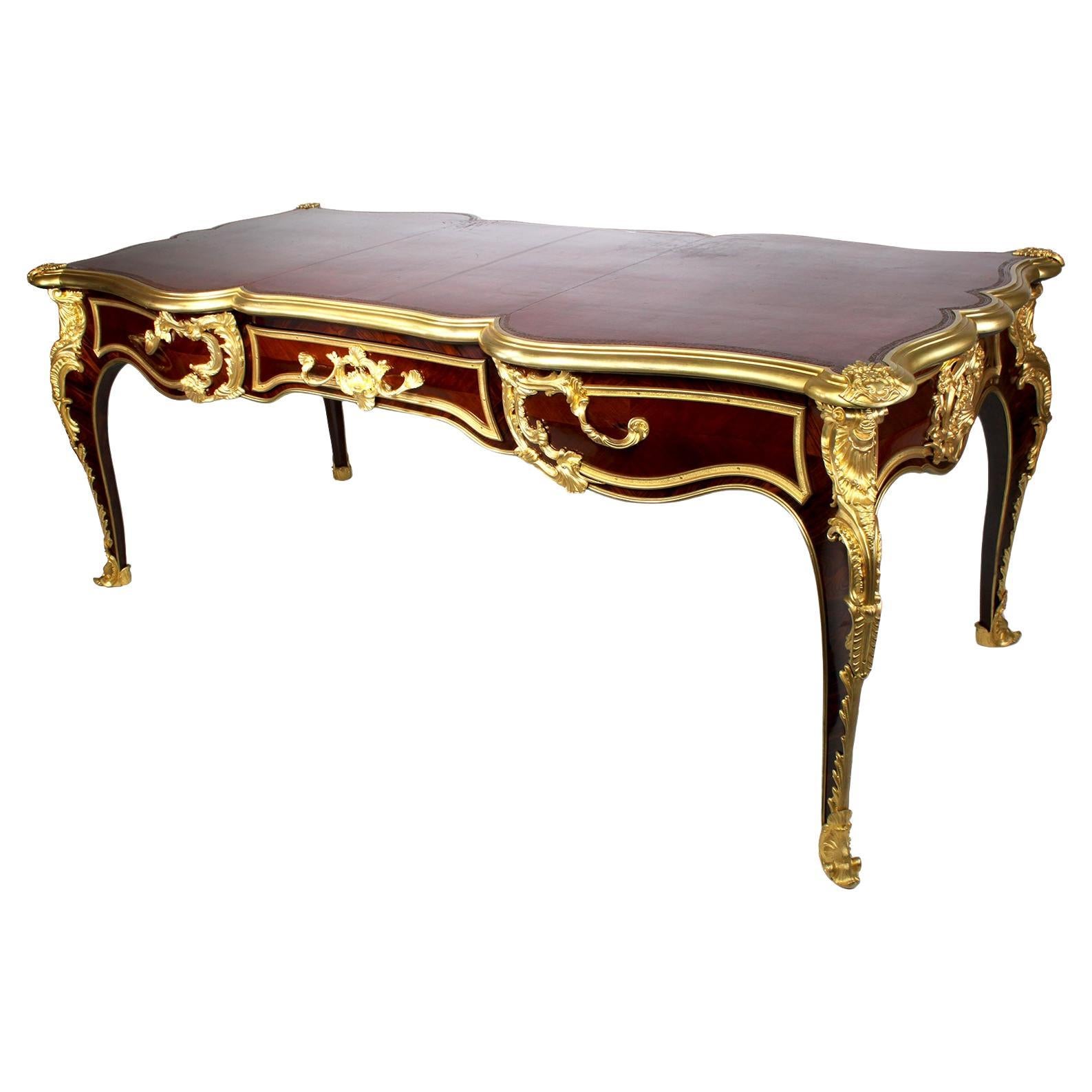 Bureau-plat de bureau français du 19ème siècle de style Louis XV monté en bronze doré Paul Sormani 