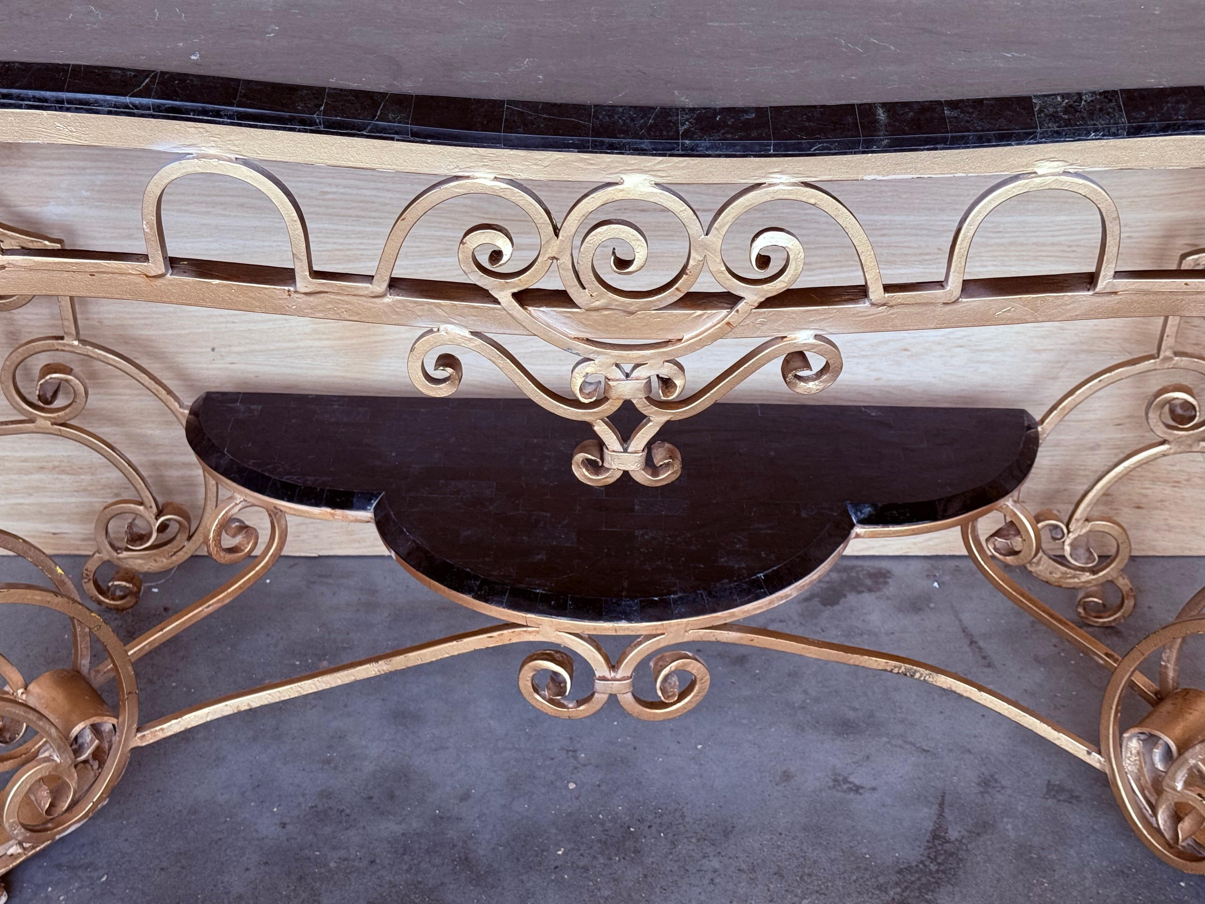 French 19th Louis XV Wrought Iron Gilded Console with Marble top and Low Shelve en venta 3