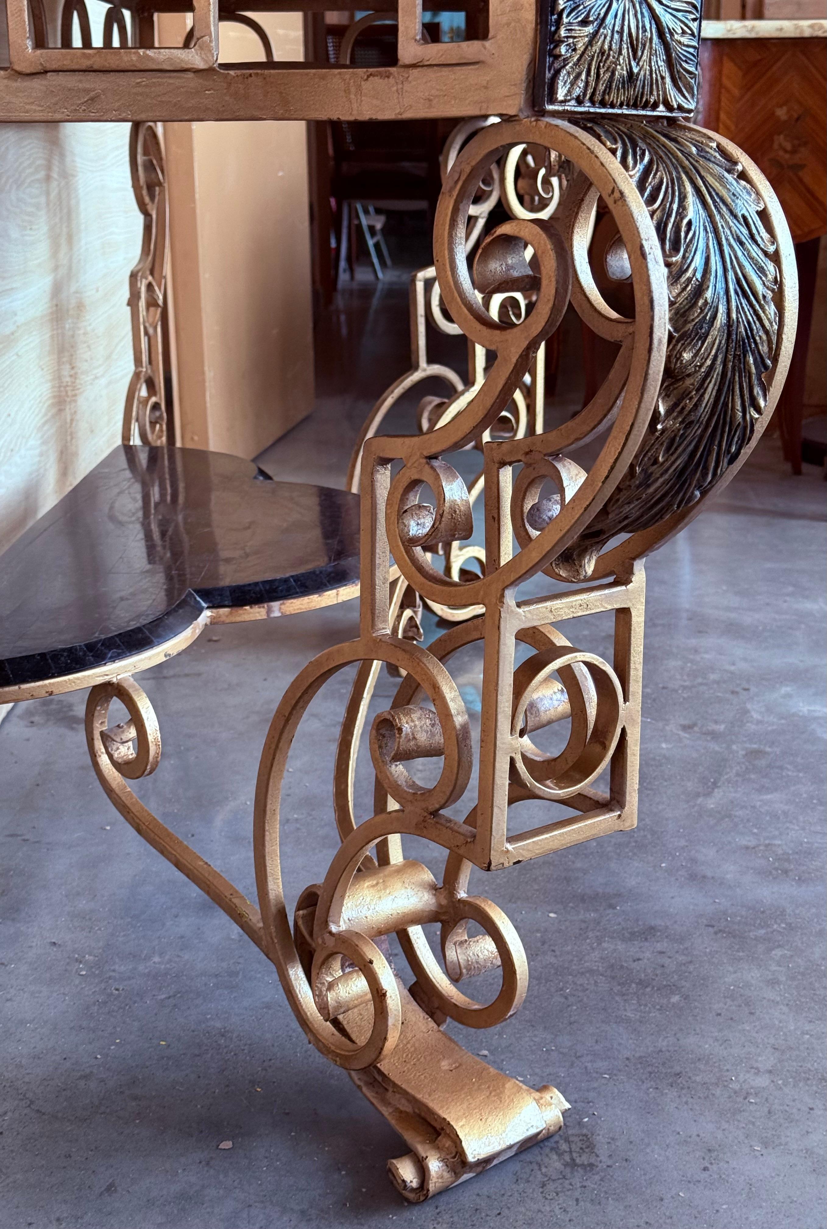 French 19th Louis XV Wrought Iron Gilded Console with Marble top and Low Shelve en Bueno estado para la venta en Miami, FL