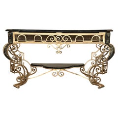 Französisch 19. Louis XV Schmiedeeisen vergoldete Konsole mit Marmorplatte und niedrigem Regal