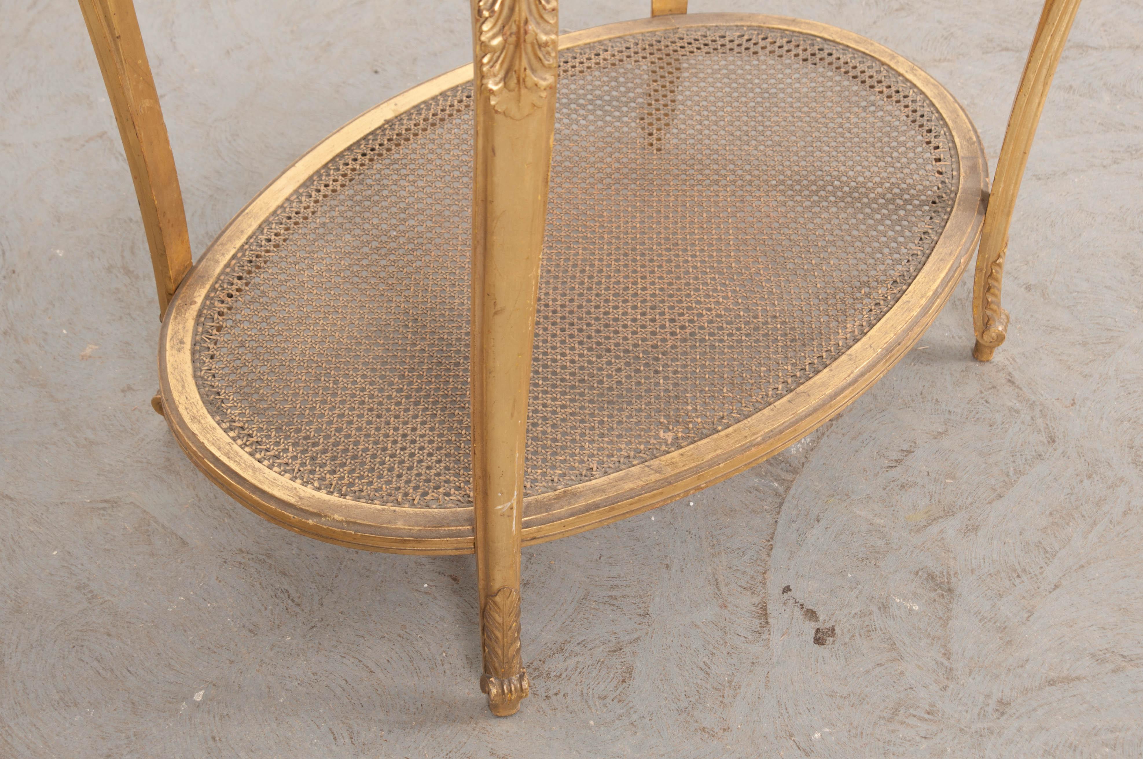Table d'appoint ovale en bois doré de style Louis XVI du 19e siècle en vente 2