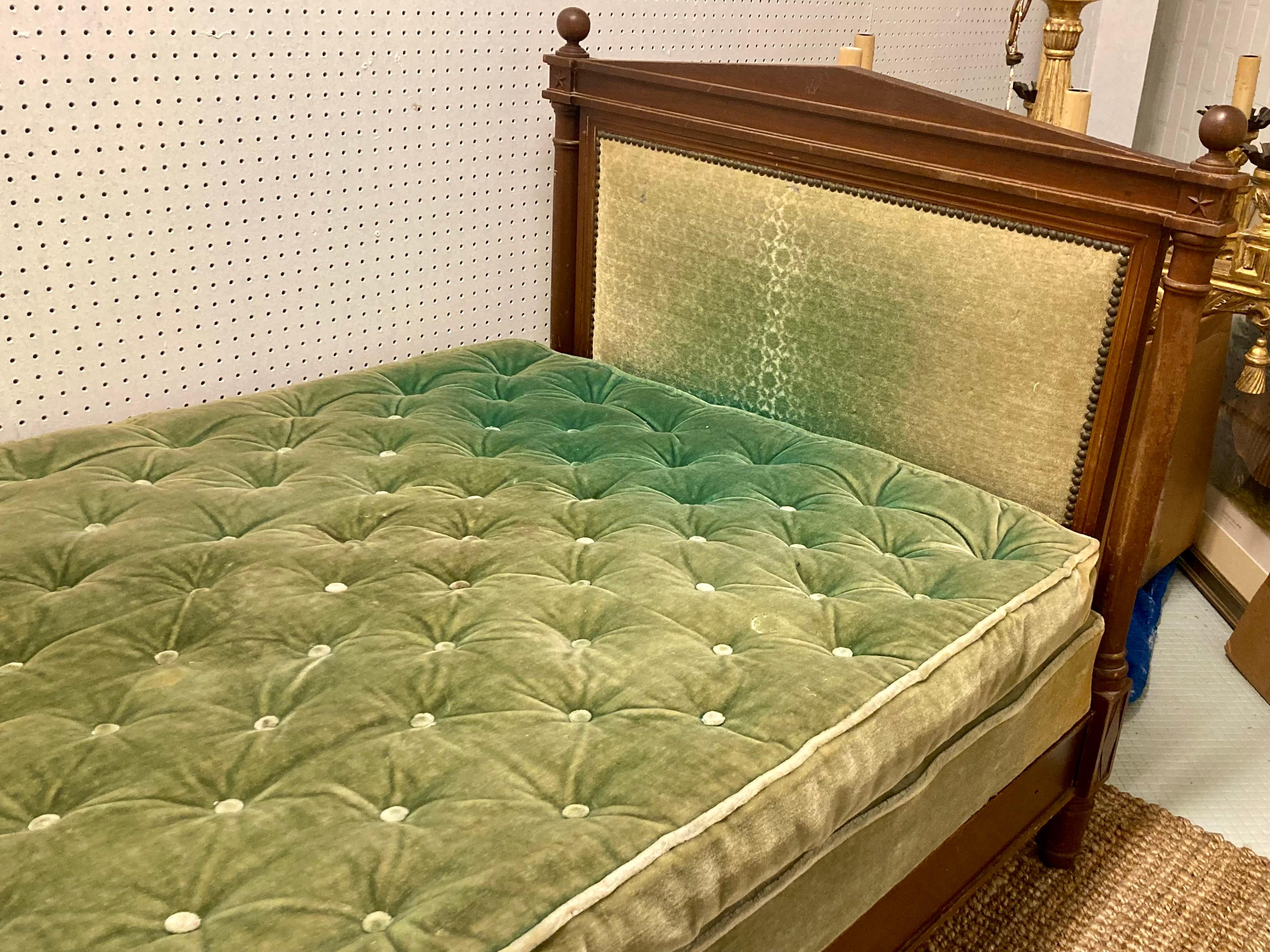 French 19thC Directoire Daybed With Original Tufted Upholstered Seat Cushion Set For Sale 1
