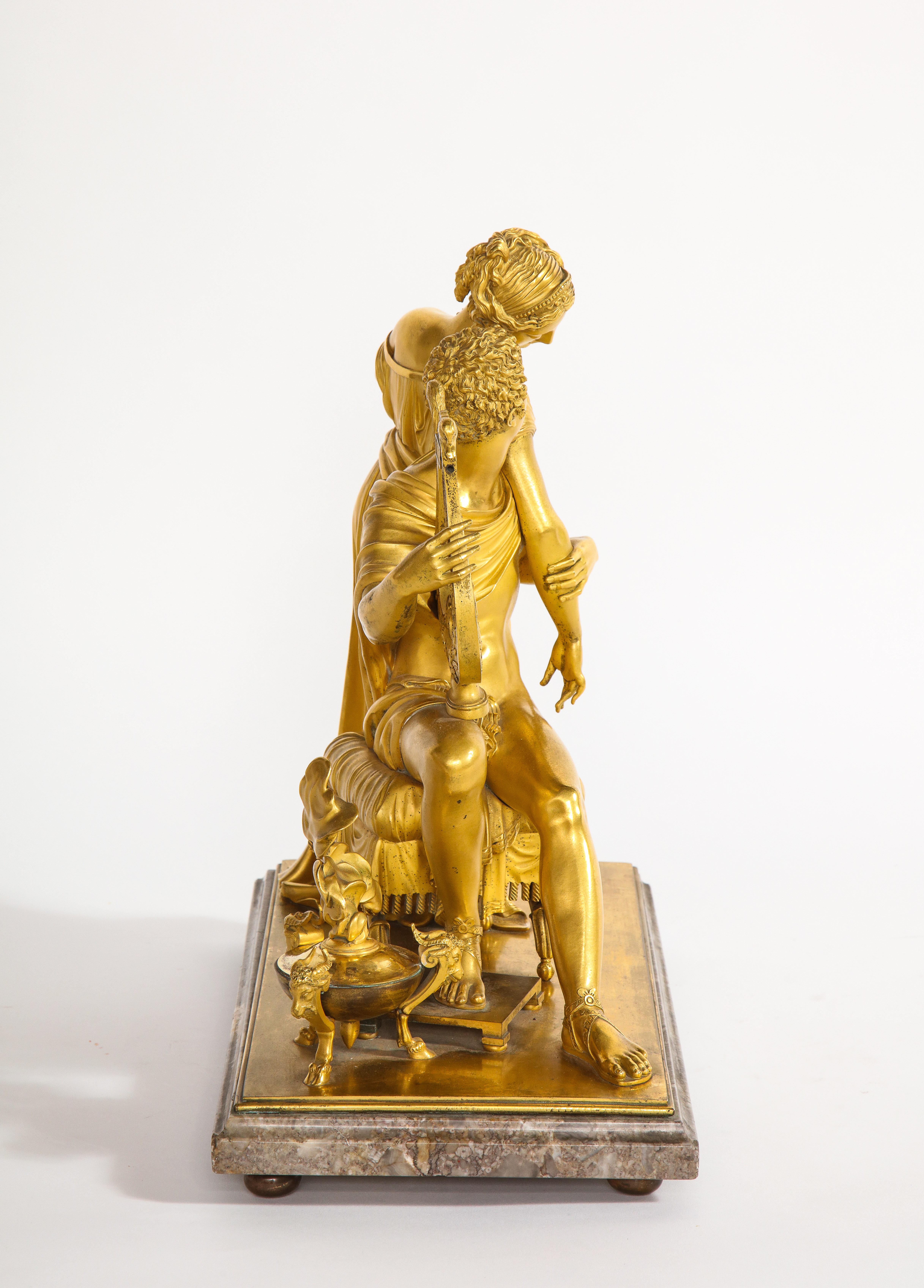 Doré Groupe d'amoureux en bronze doré d'époque Empire 1er siècle français, Att. Thomire A Paris - Paris en vente