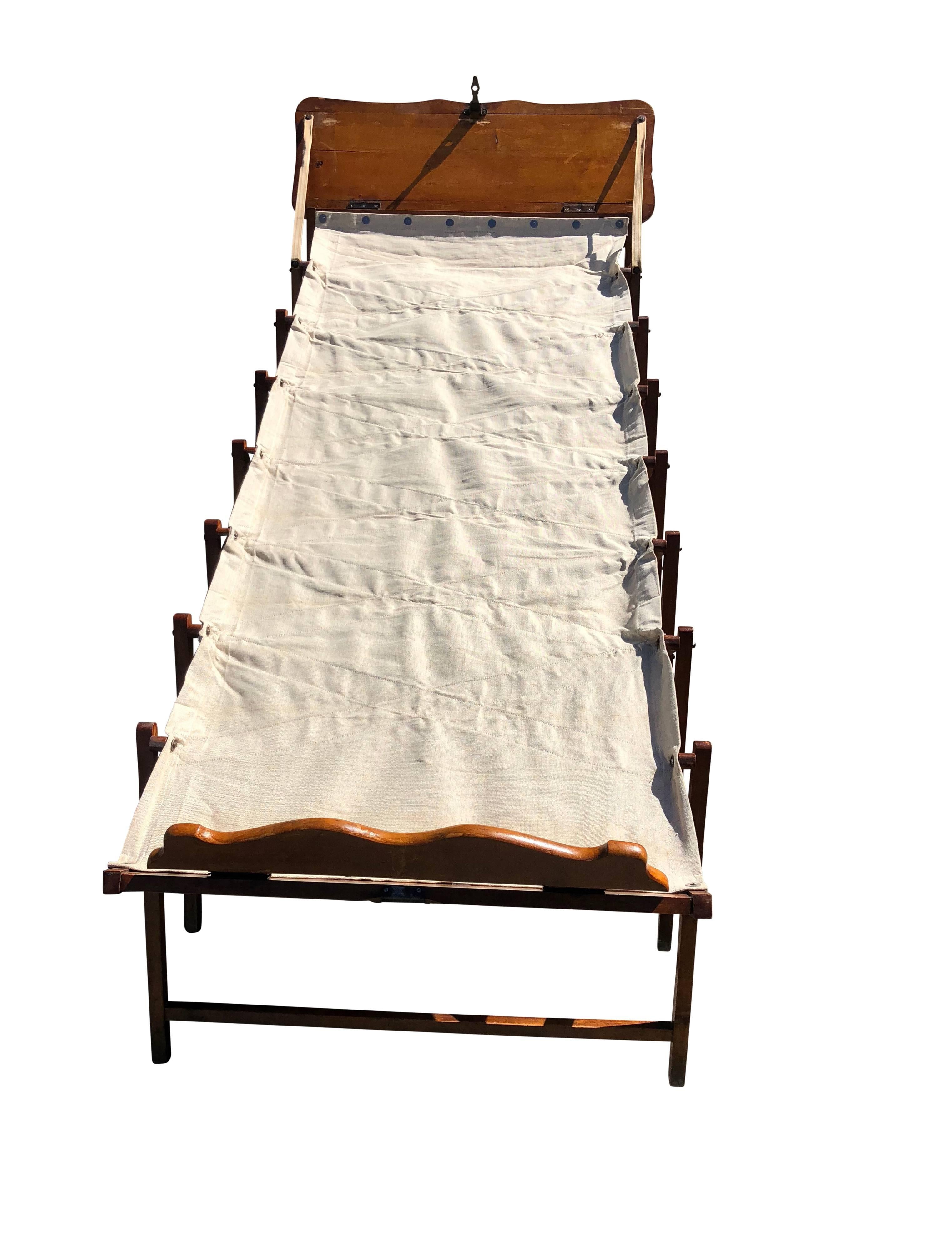 French First World War Officer's Collapsible Bed/Cot and Upholstered Bench, 1914 For Sale 3