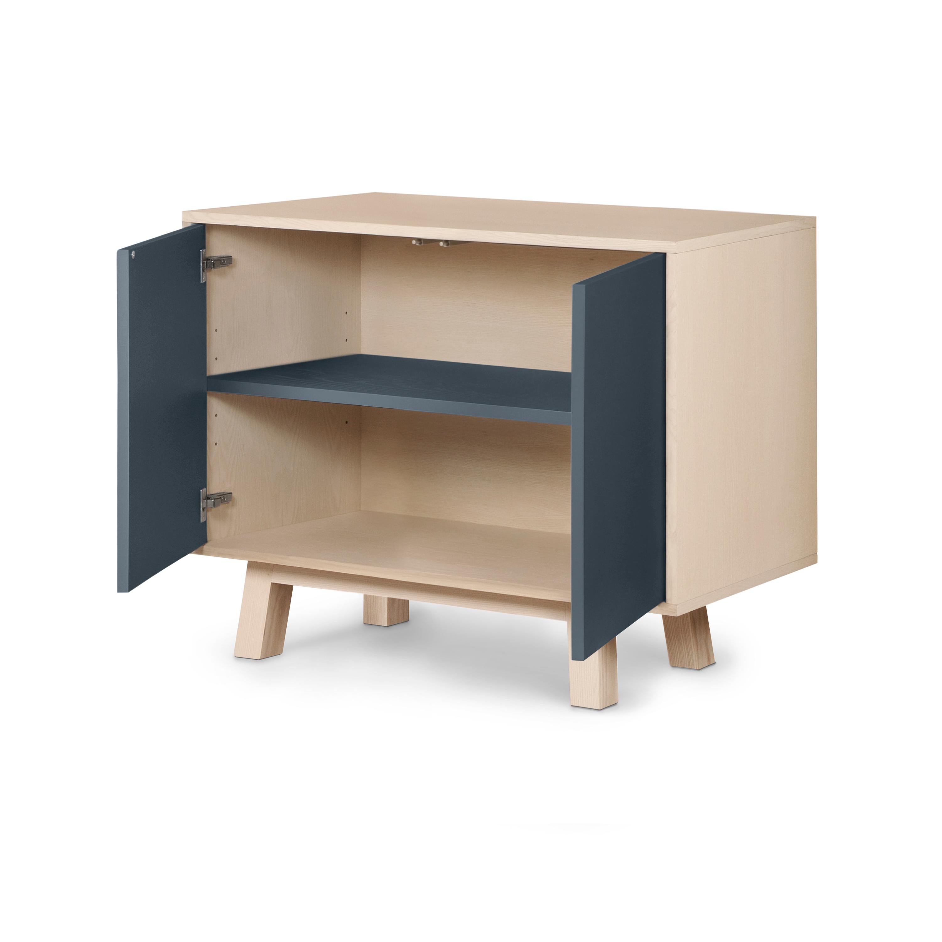Armario bajo francés de madera azul oscuro de 2 puertas personalizable de Eric Gizard, París Lacado en venta