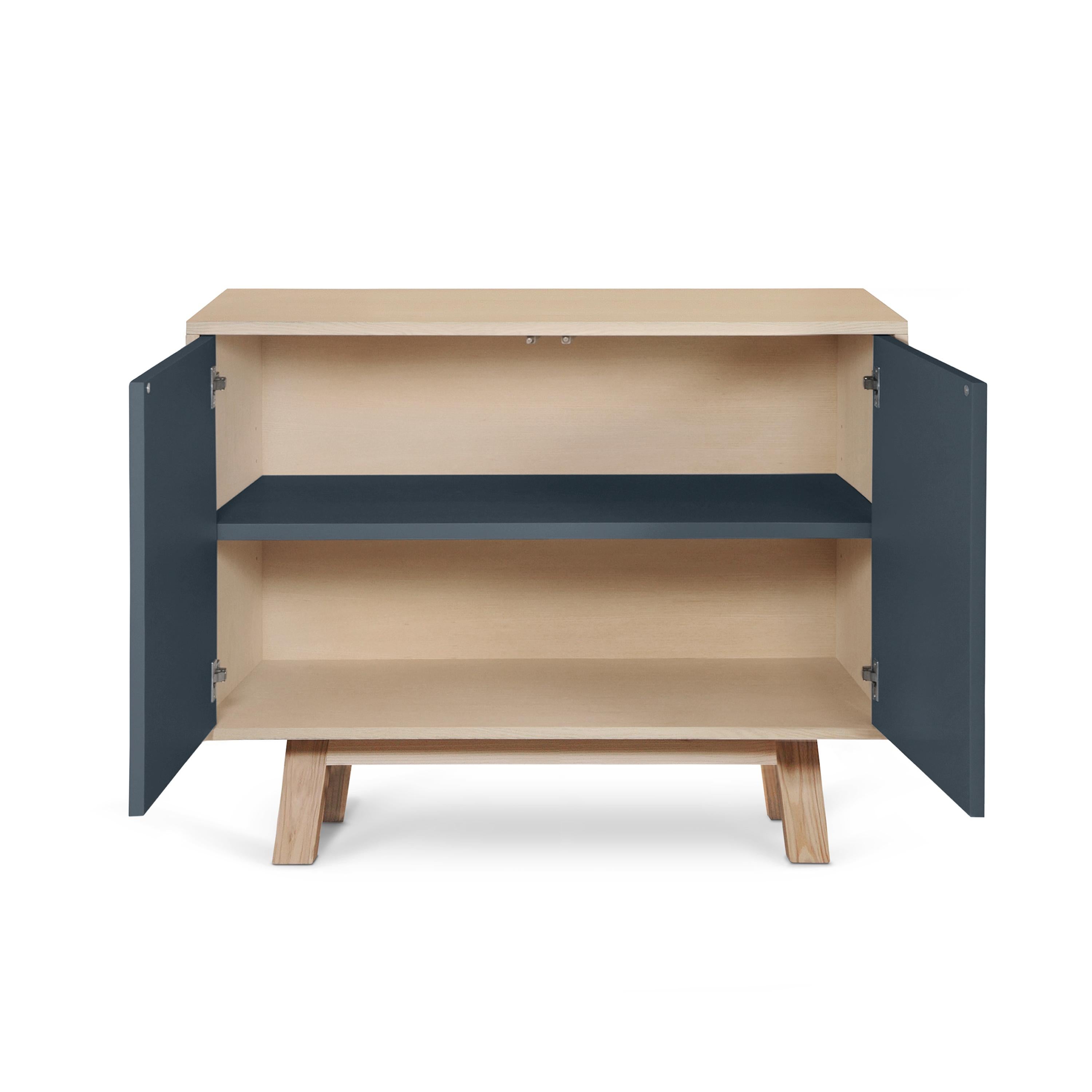 Armario bajo francés de madera azul oscuro de 2 puertas personalizable de Eric Gizard, París Siglo XXI y contemporáneo en venta