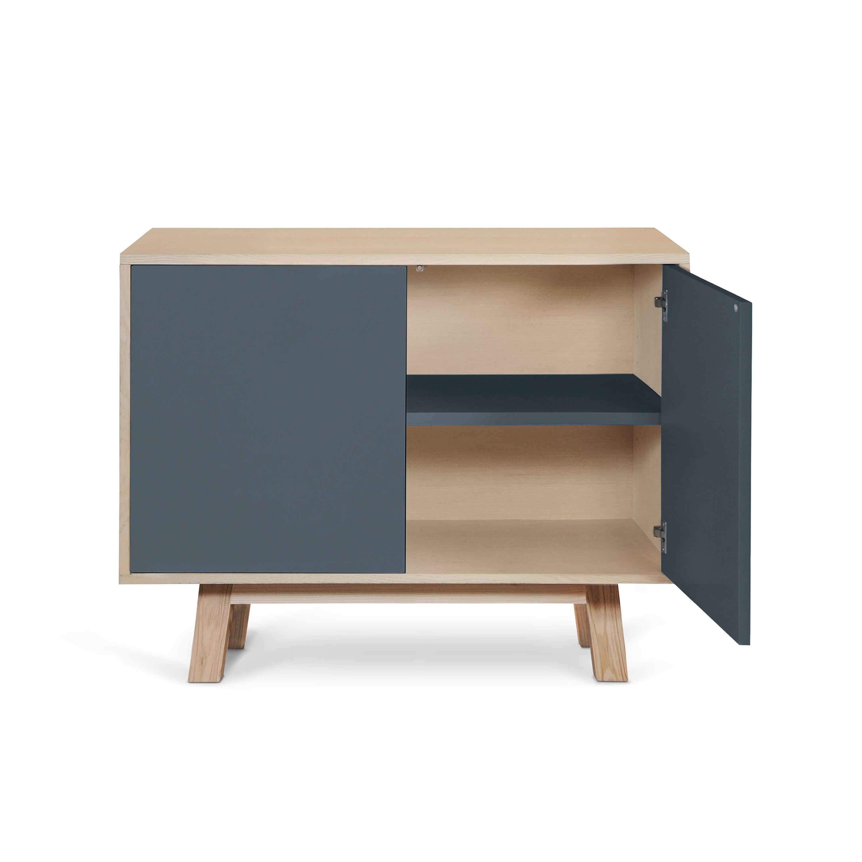 Armario bajo francés de madera azul oscuro de 2 puertas personalizable de Eric Gizard, París Madera en venta