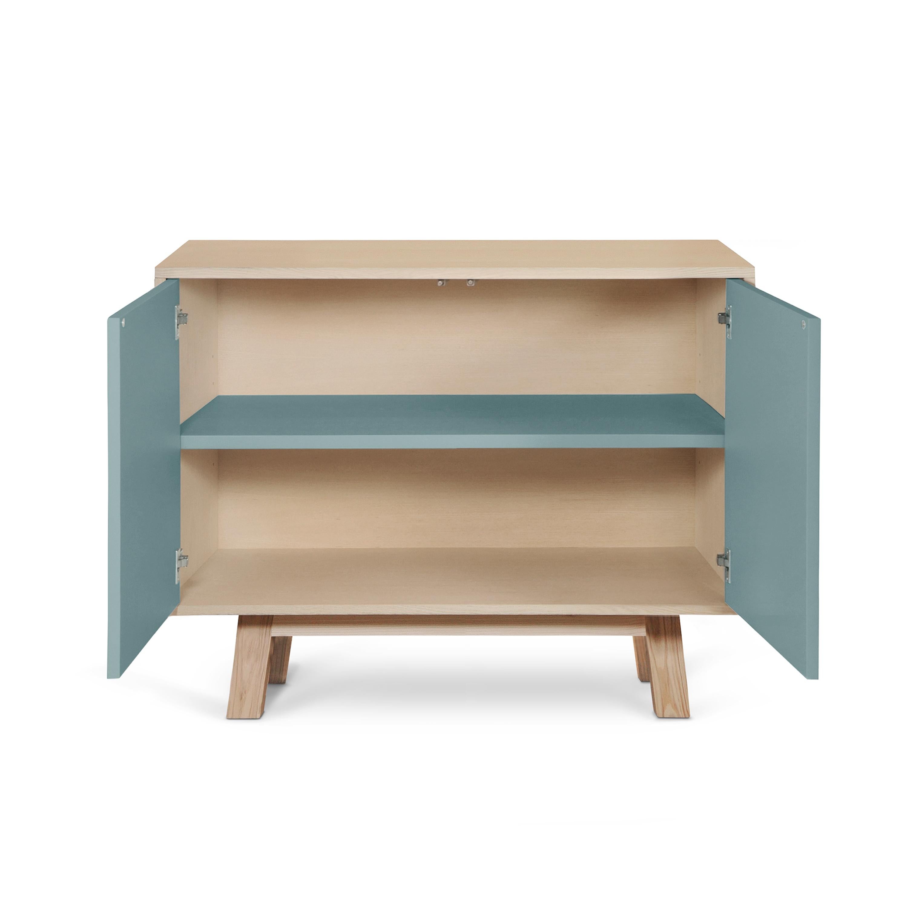Armario bajo francés de madera de 2 puertas gris azulado personalizable de Eric Gizard, París en Nuevo estado para la venta en Landivy, FR