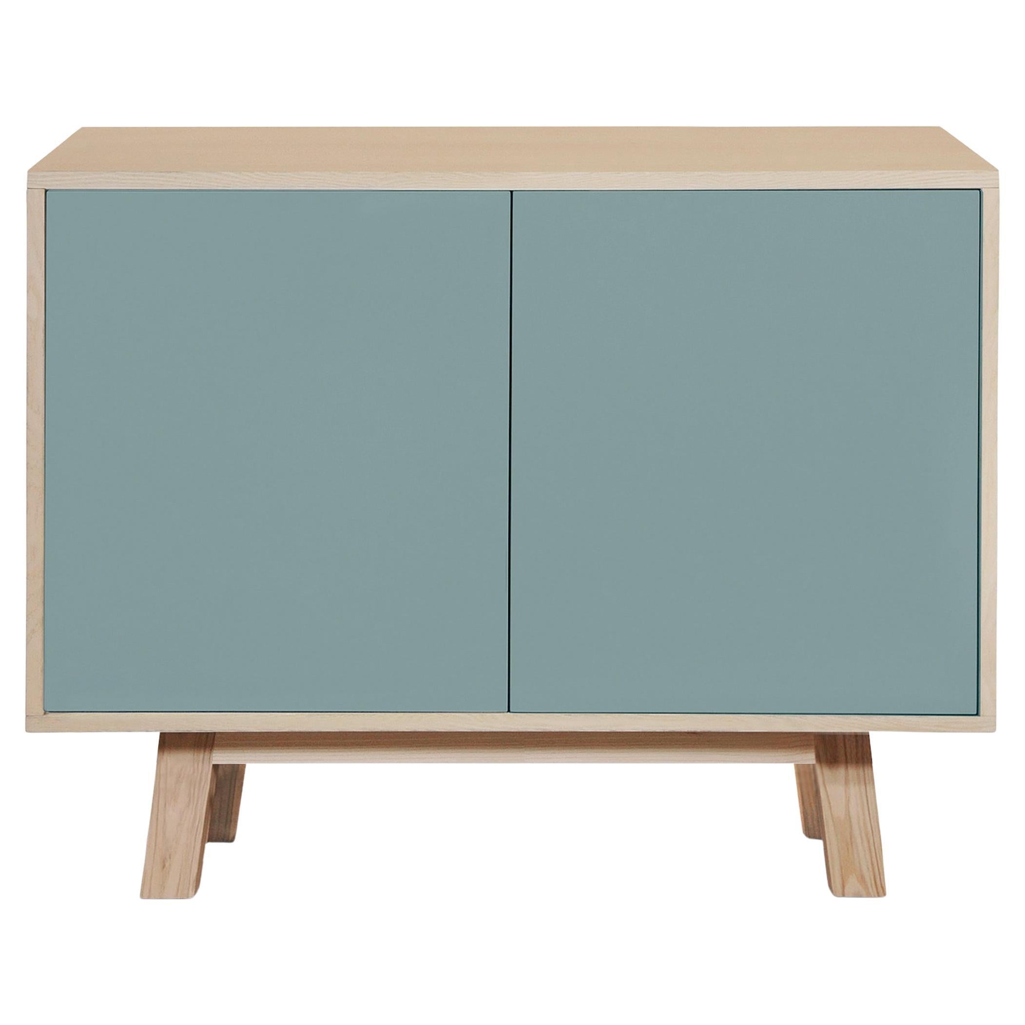 Armario bajo francés de madera de 2 puertas gris azulado personalizable de Eric Gizard, París