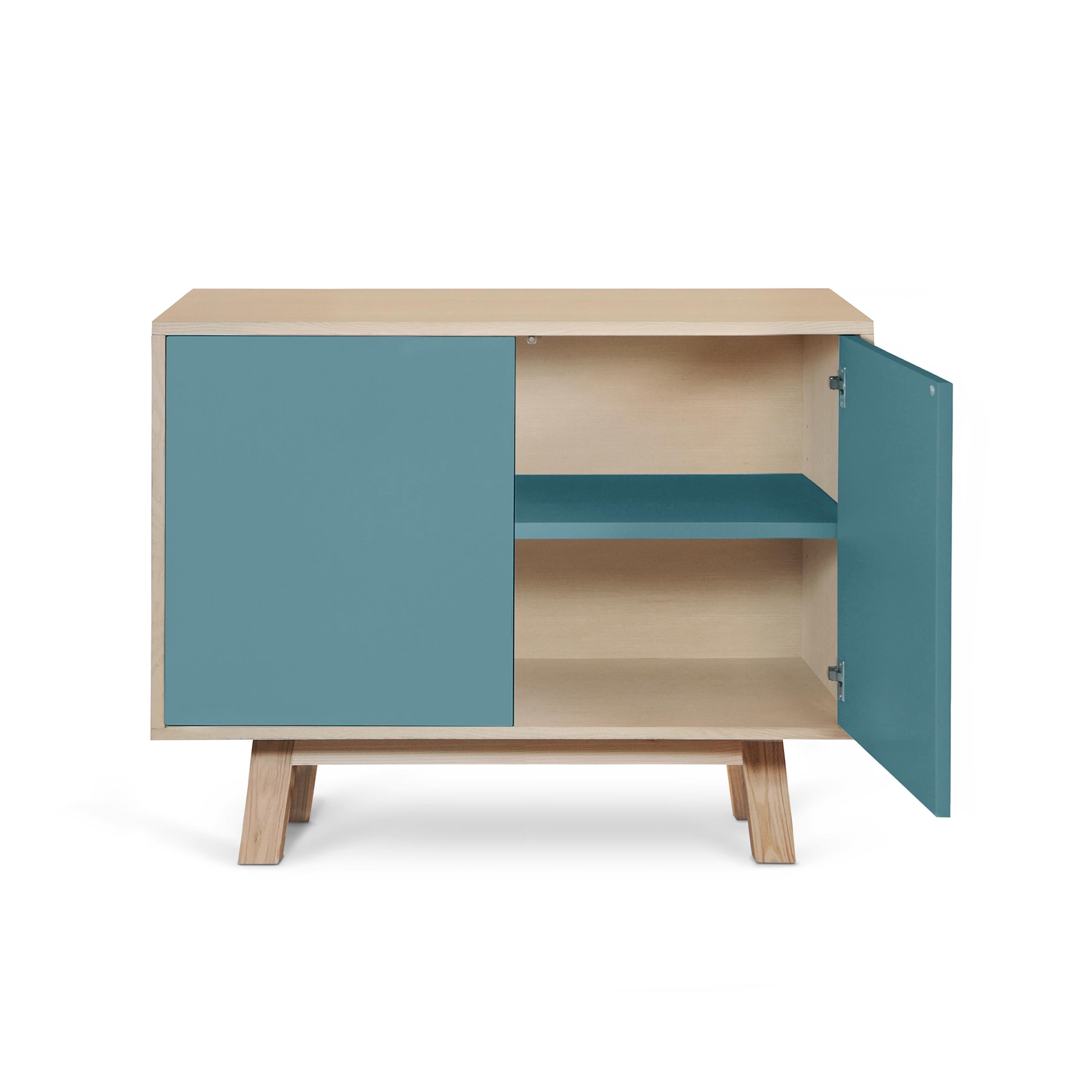 Legno Armadio basso francese a 2 ante in legno azzurro personalizzabile di Eric Gizard, Parigi in vendita