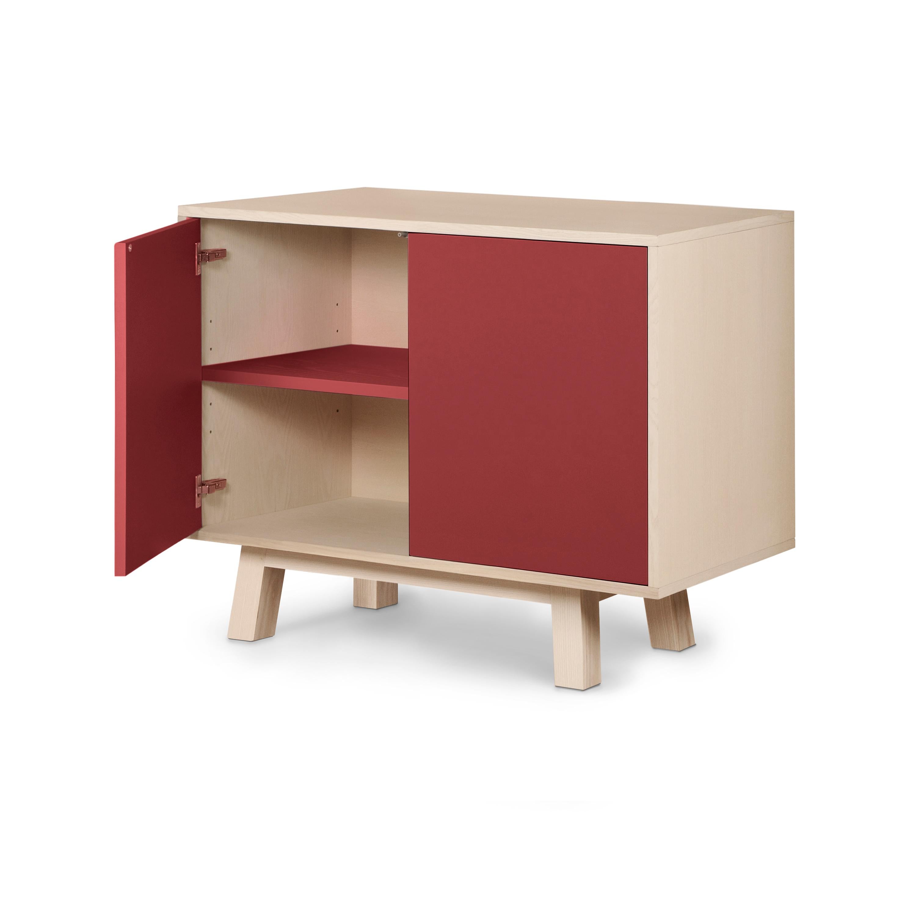 Armario bajo francés de 2 puertas de madera roja, diseñado en París por Eric Gizard Francés en venta