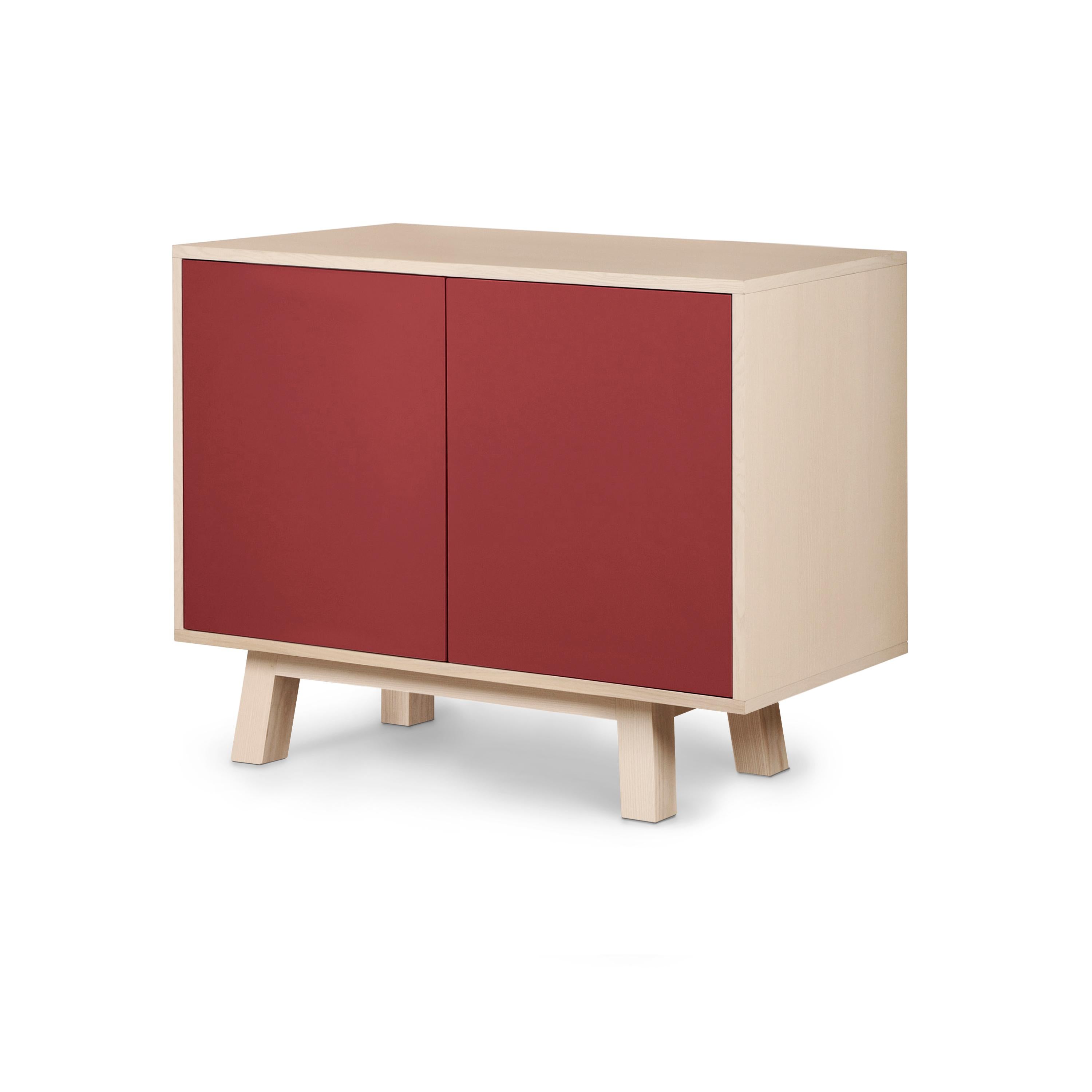 Armario bajo francés de 2 puertas de madera roja, diseñado en París por Eric Gizard en Nuevo estado para la venta en Landivy, FR