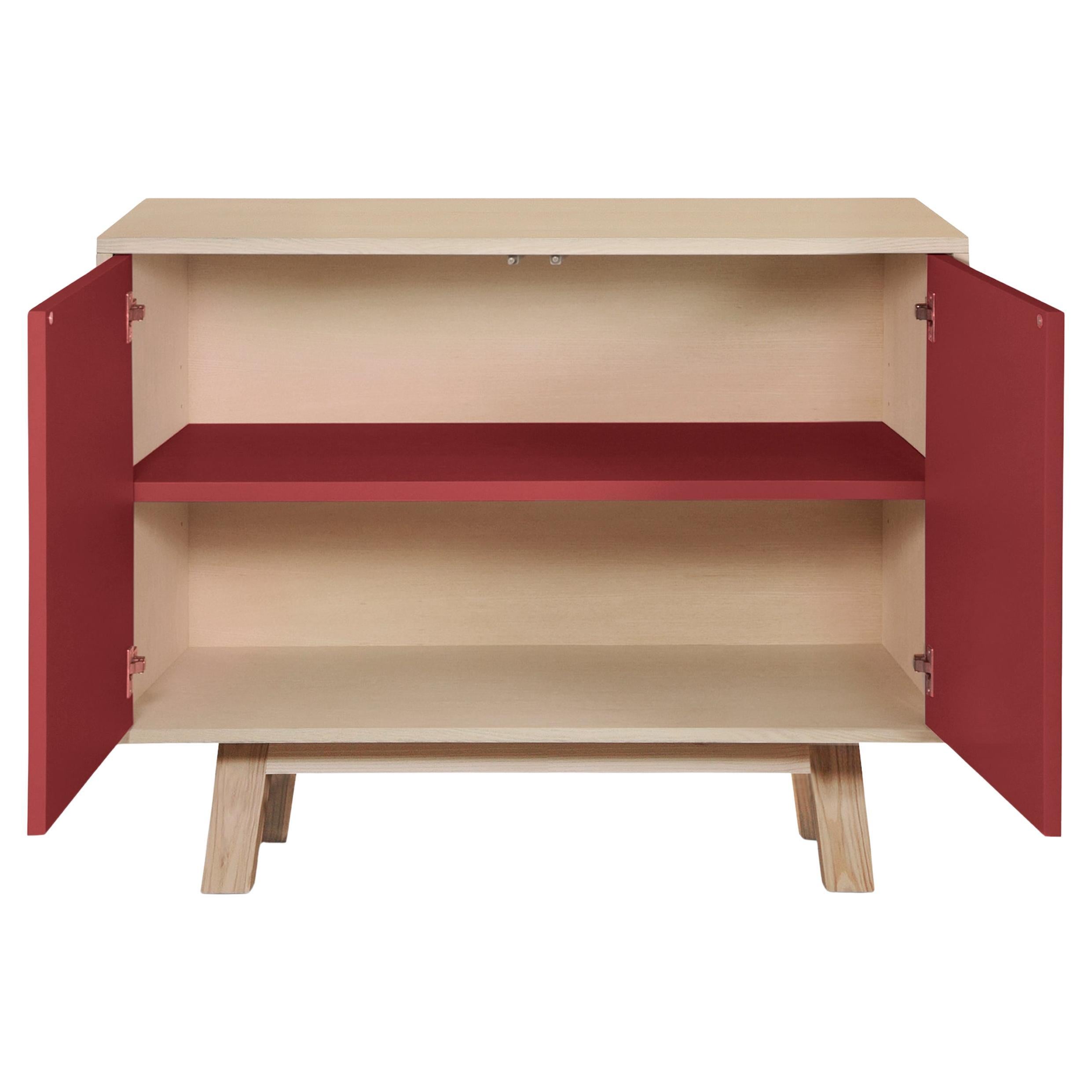 Armario bajo francés de 2 puertas de madera roja, diseñado en París por Eric Gizard