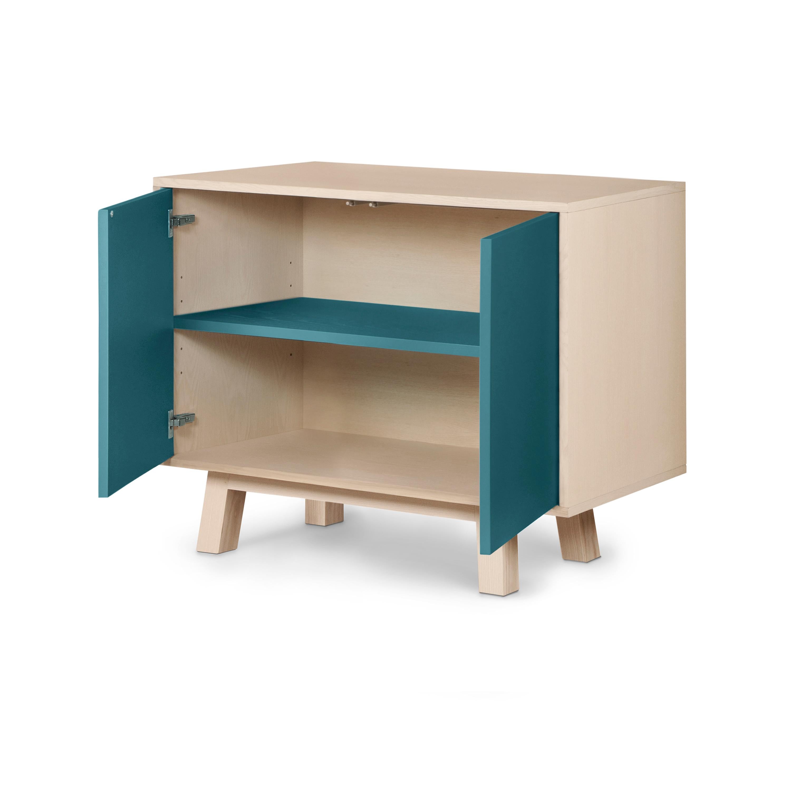 Laccato Armadio basso francese a 2 ante in legno blu mare personalizzabile di Eric Gizard, Parigi in vendita