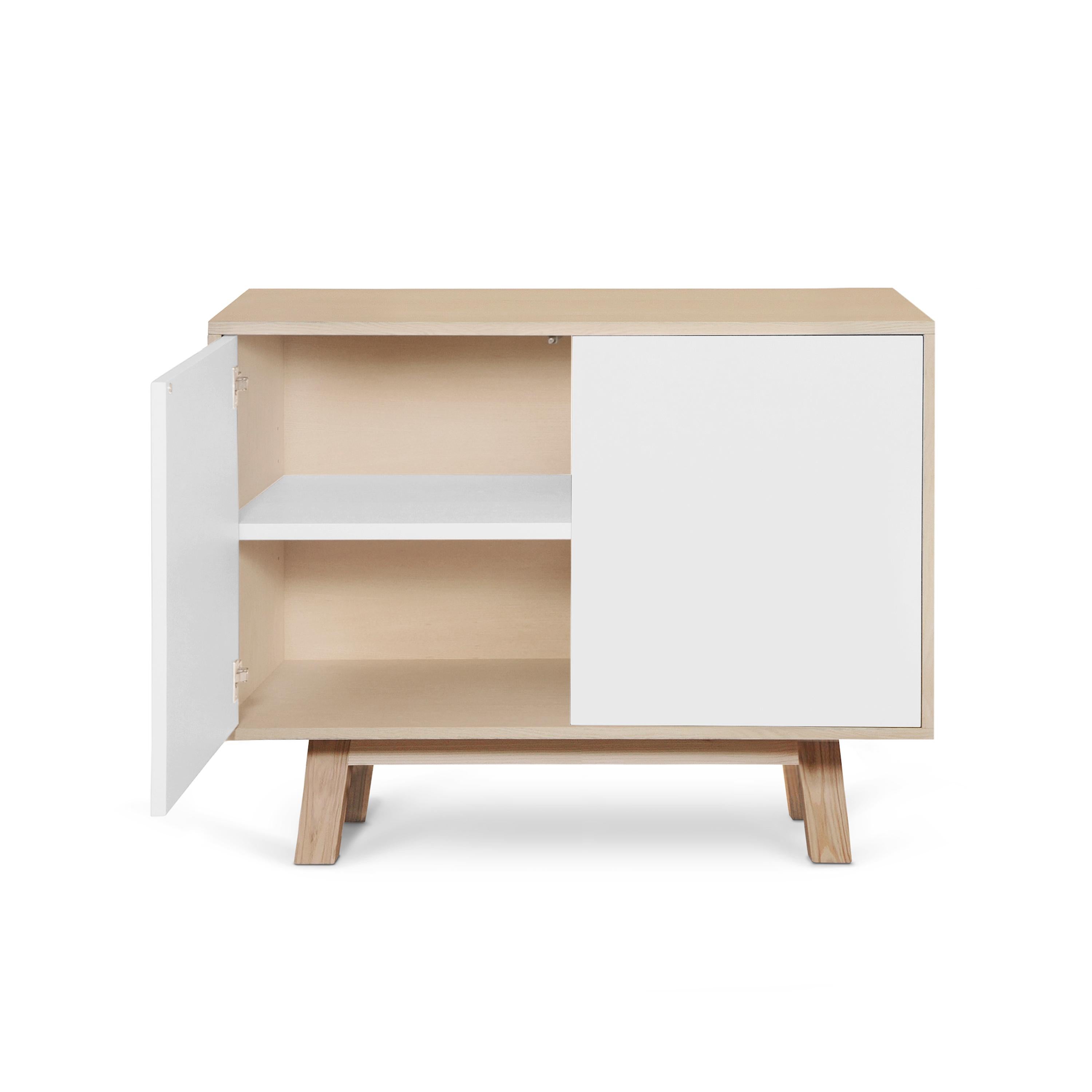 Armario bajo francés de 2 puertas de madera blanca personalizable de Eric Gizard, París Escandinavo moderno en venta