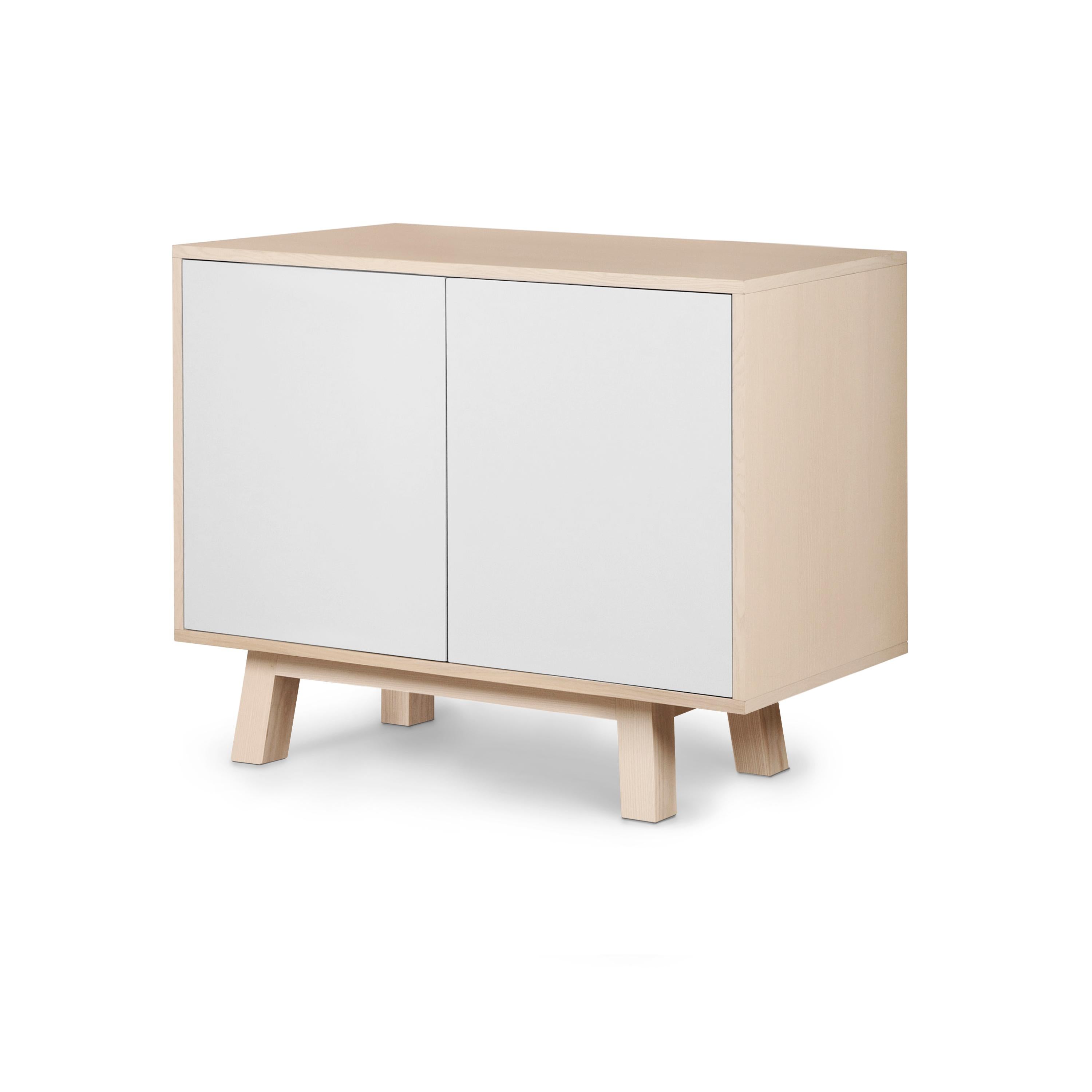 Armario bajo francés de 2 puertas de madera blanca personalizable de Eric Gizard, París Siglo XXI y contemporáneo en venta