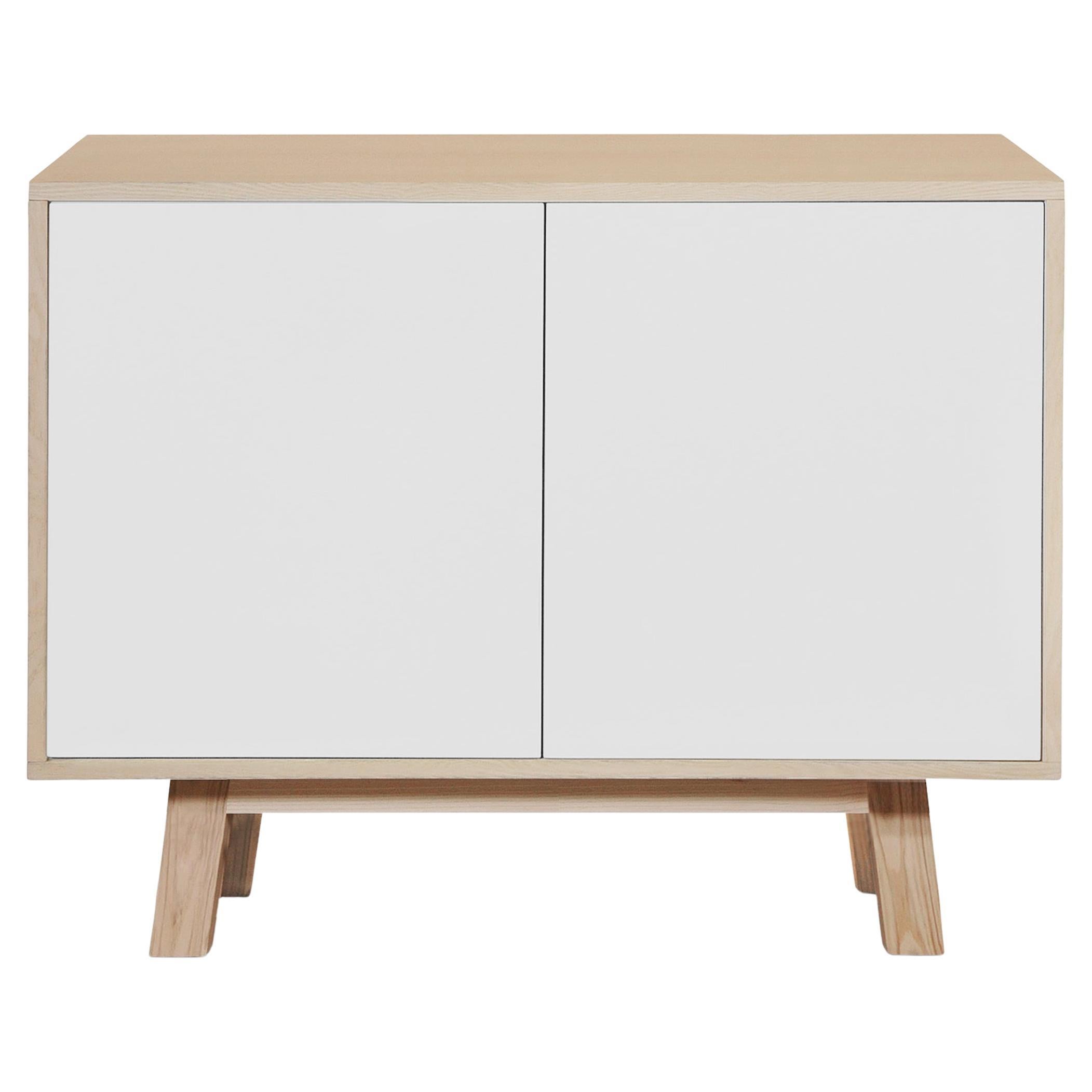 Armario bajo francés de 2 puertas de madera blanca personalizable de Eric Gizard, París