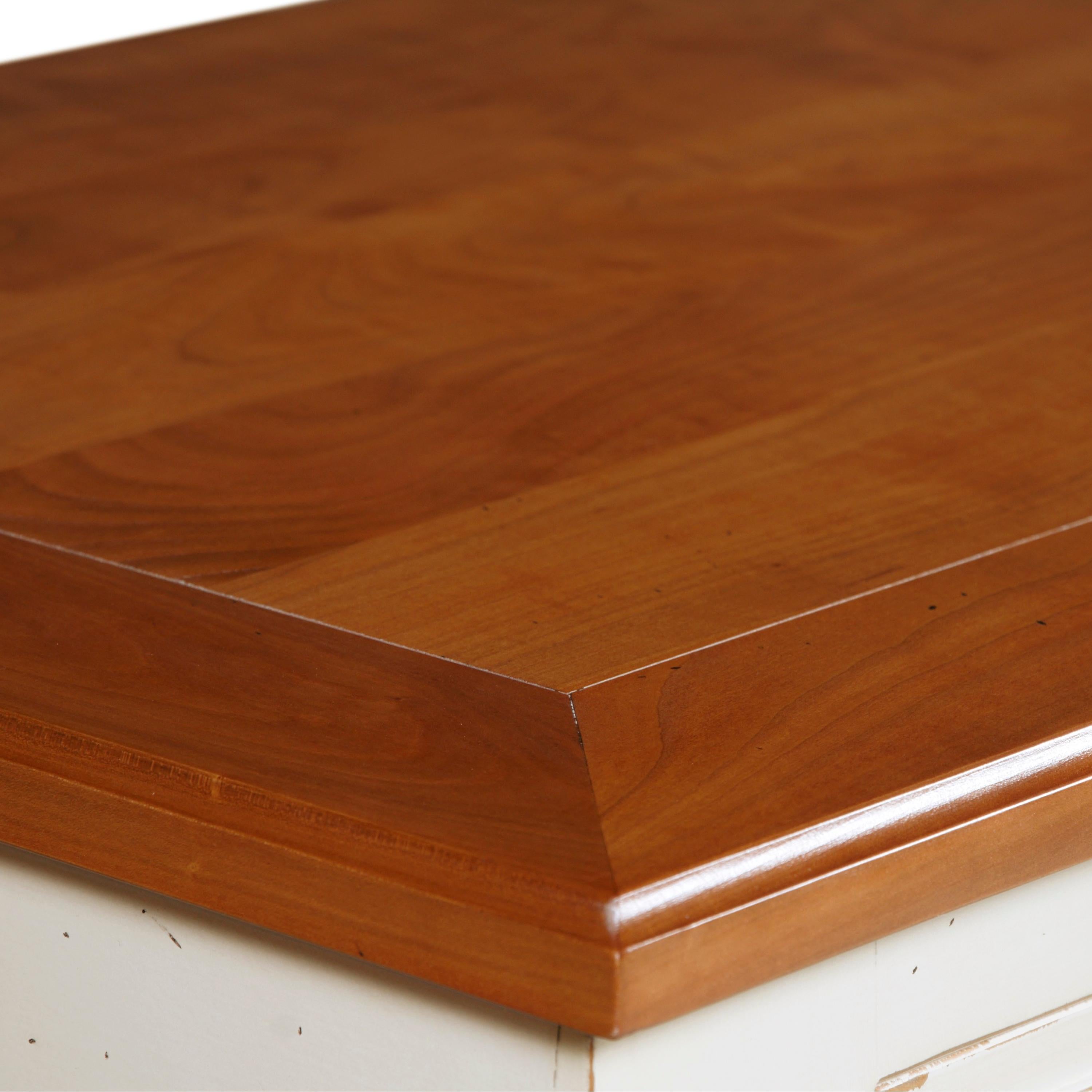 Sideboard mit 2 Türen aus Kirschbaumholz mit Charme, 100 % Made in France (Lackiert) im Angebot