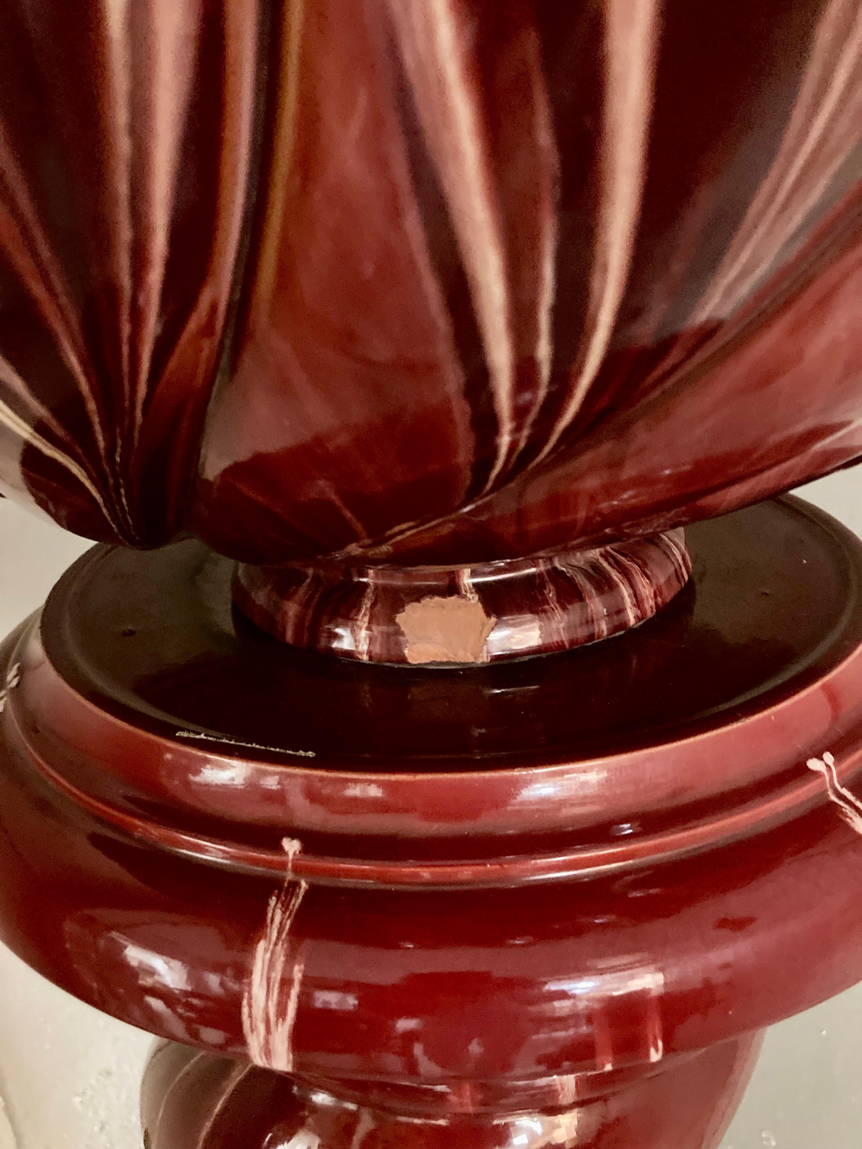 Jerome Massier French 2-Piece Glazed Burgundy Terra Cotta Urne auf einem Pedestal im Angebot 2