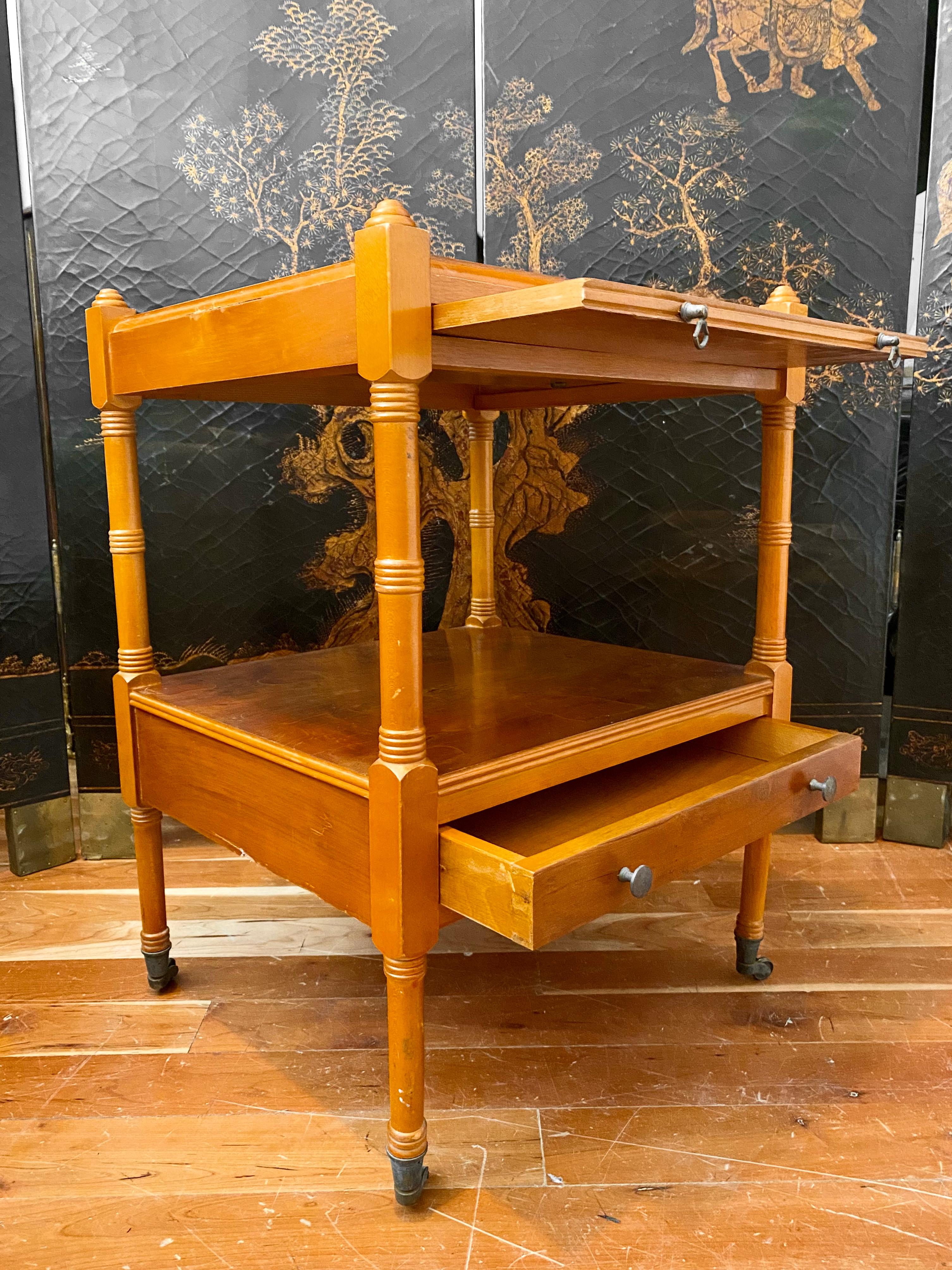 Table française à 2 étages en vente 11