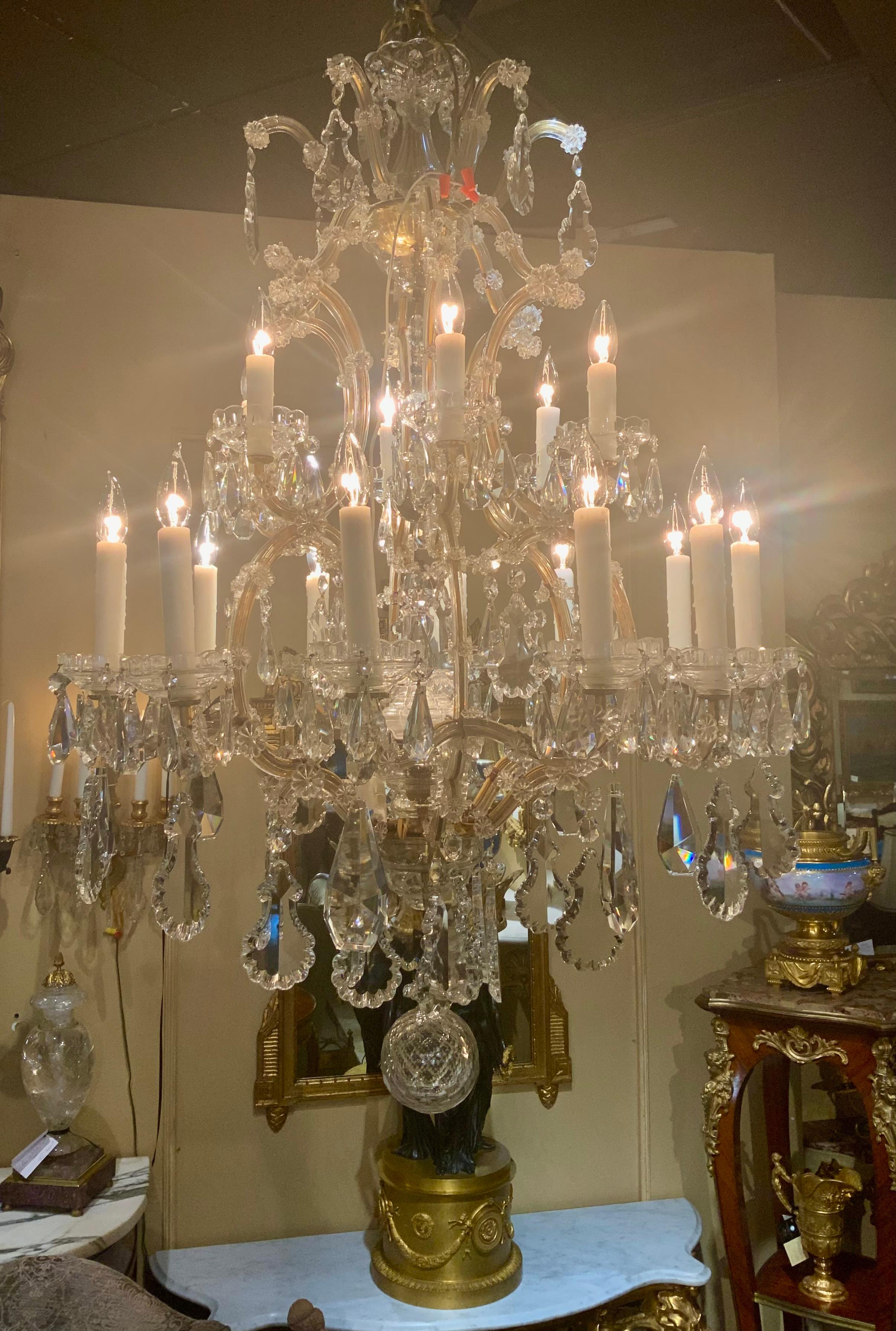 Lampadario francese a 20 luci in cristallo In condizioni ottime in vendita a Houston, TX