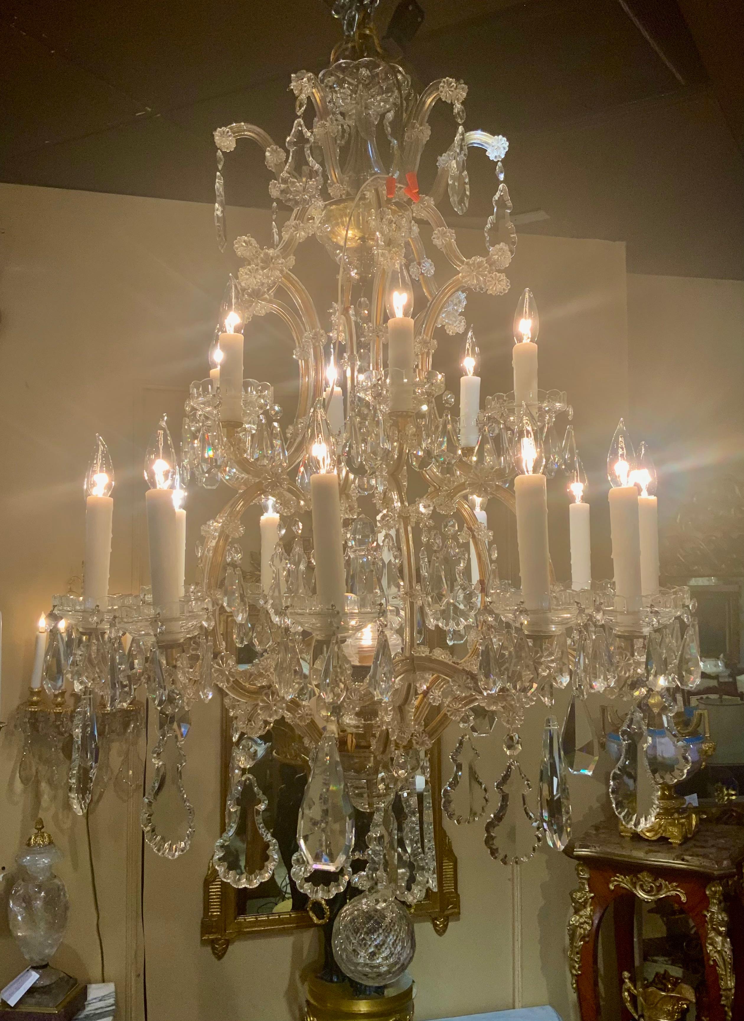 Lampadario francese a 20 luci in cristallo in vendita 1