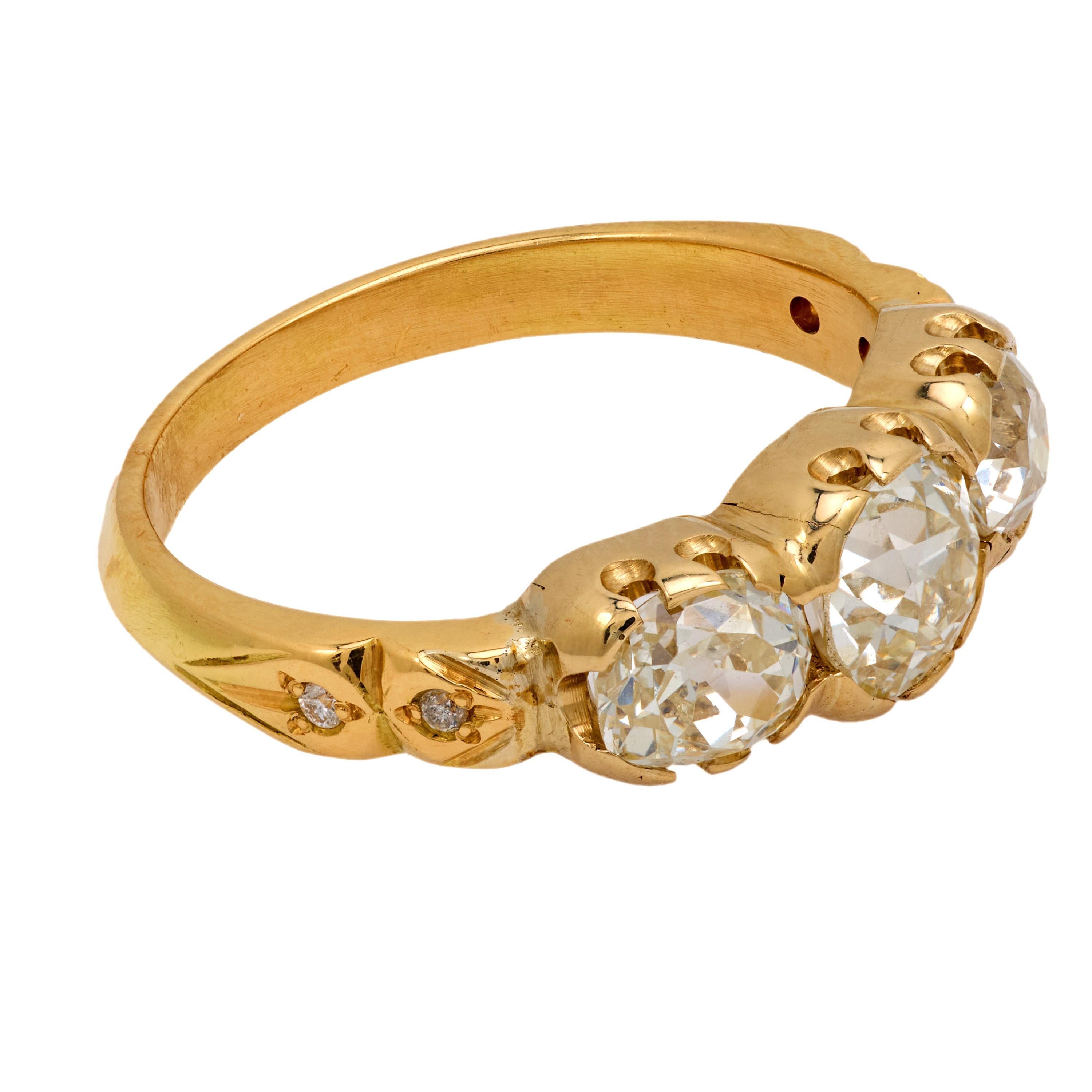 French 2.05 carat old European cut diamond 18k yellow gold 3 stone ring In Good Condition For Sale In Beverly Hills, CA