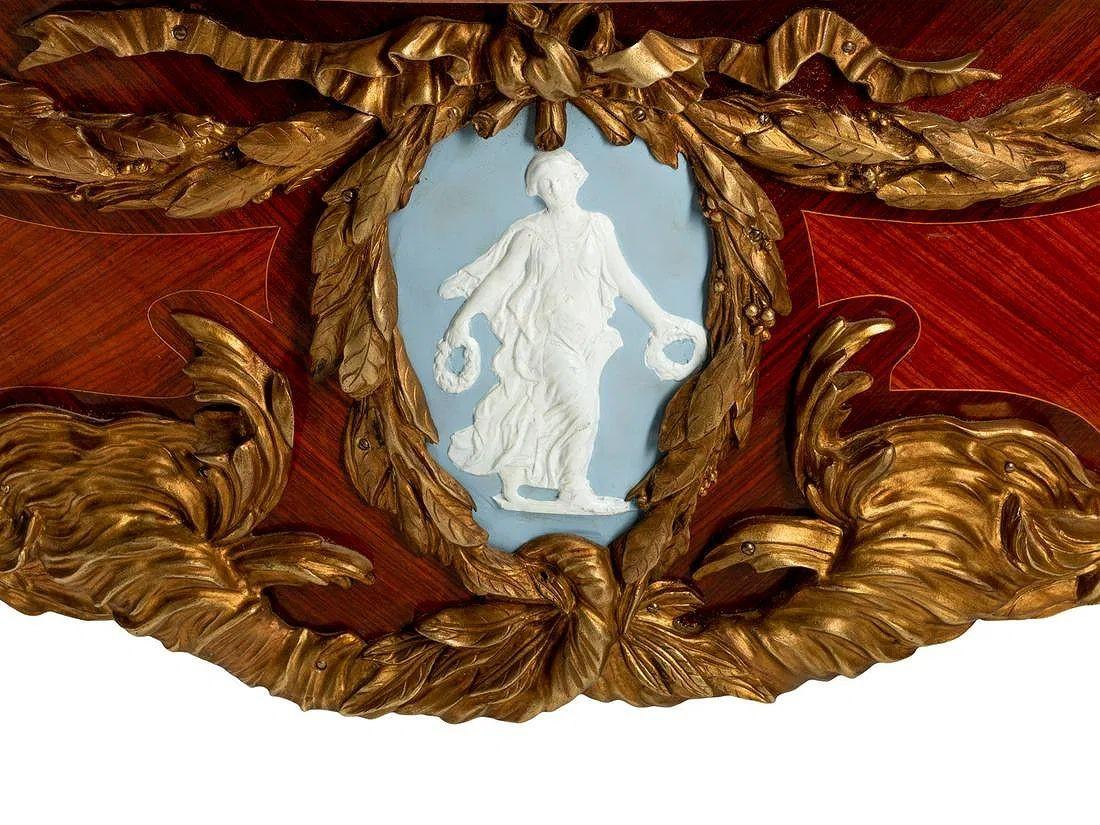 Französisch 20. C. Louis XV Stil Bronze montiert-Königsholz & Plaque-Inset Bureau Plat (20. Jahrhundert) im Angebot