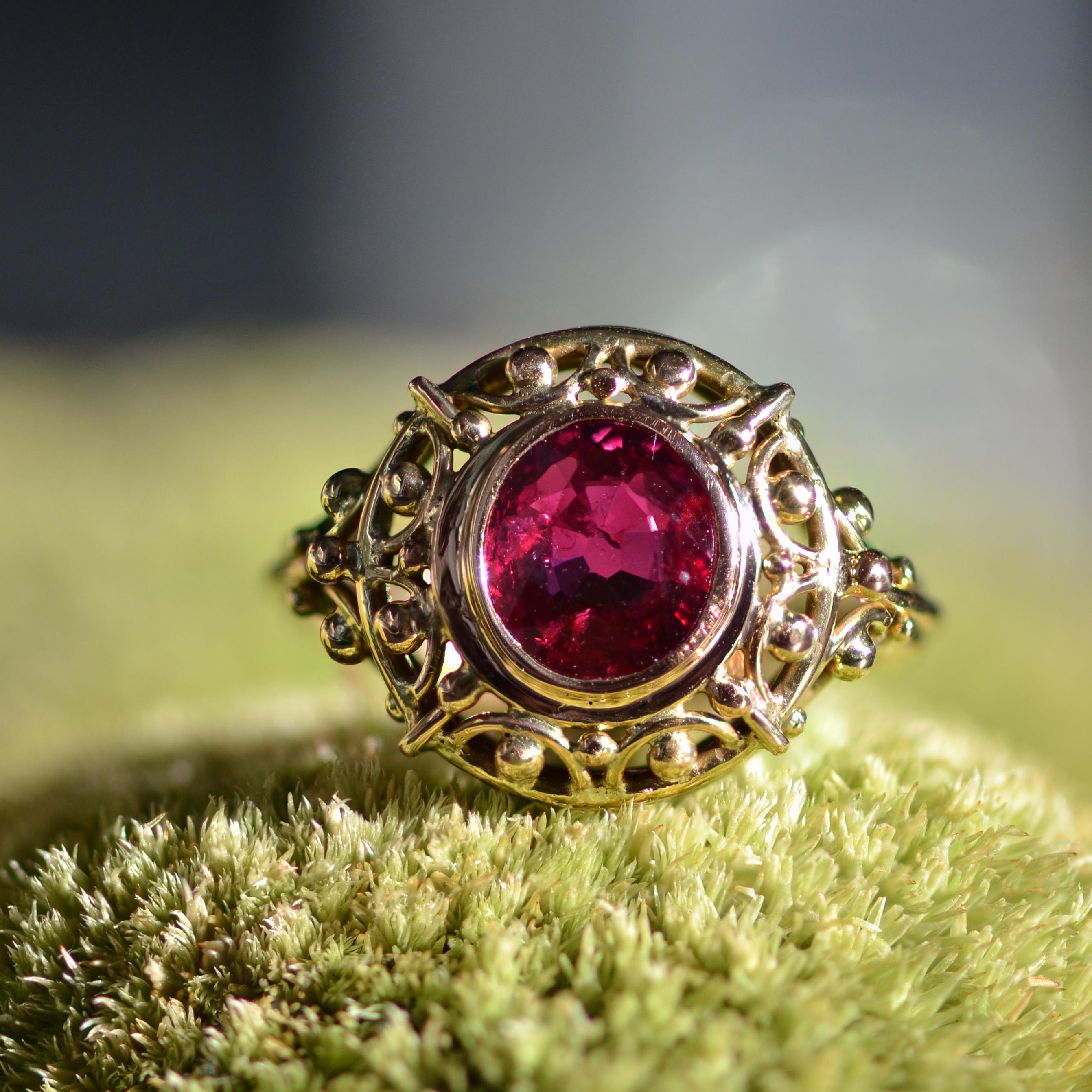 Belle Époque French 20th Century 1, 17 Carat Certified Natural Ruby 18 Karat Yellow Gold Ring For Sale