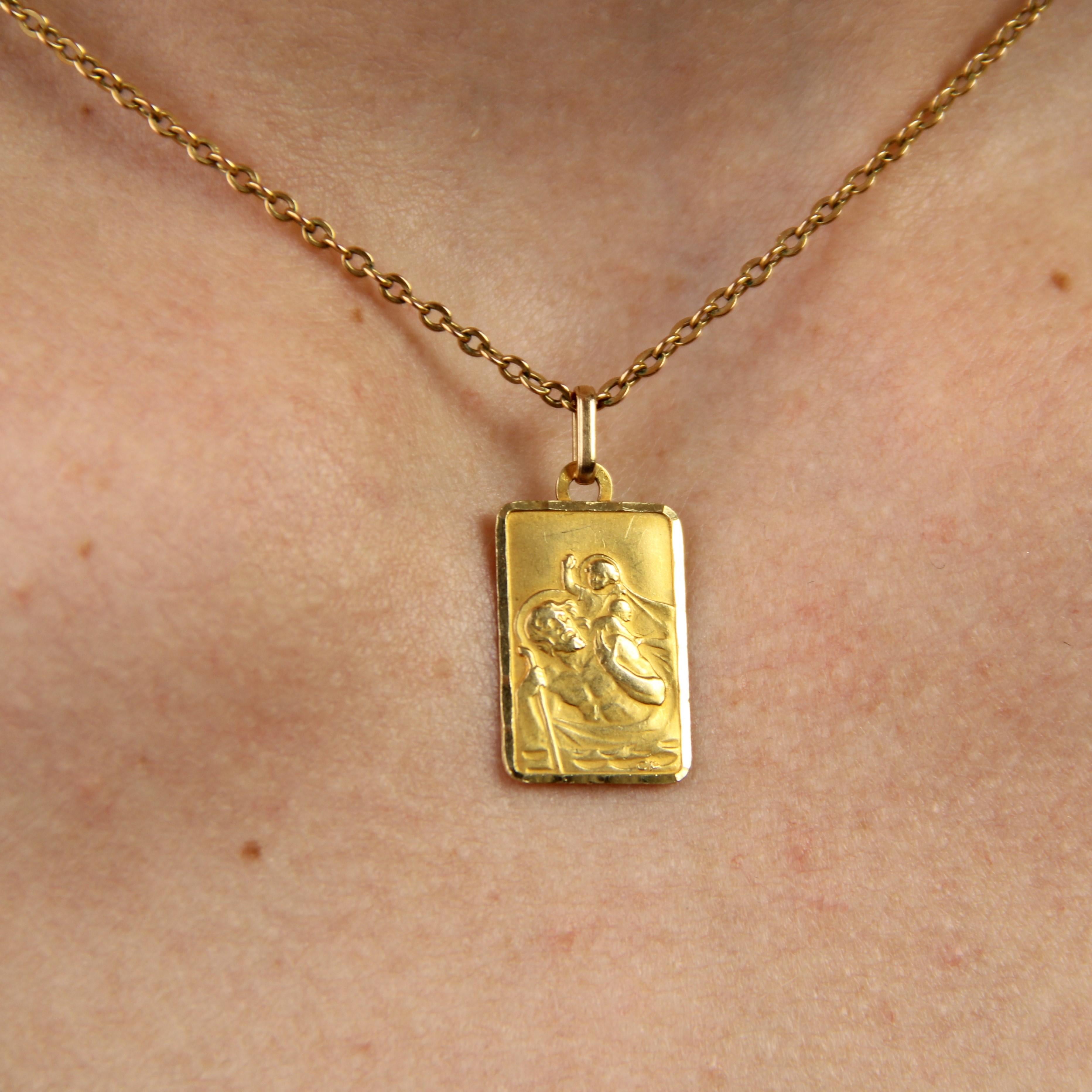 Pendentif médaillon rectangulaire Saint Christopher en or jaune 18 carats du 20ème siècle en vente 2