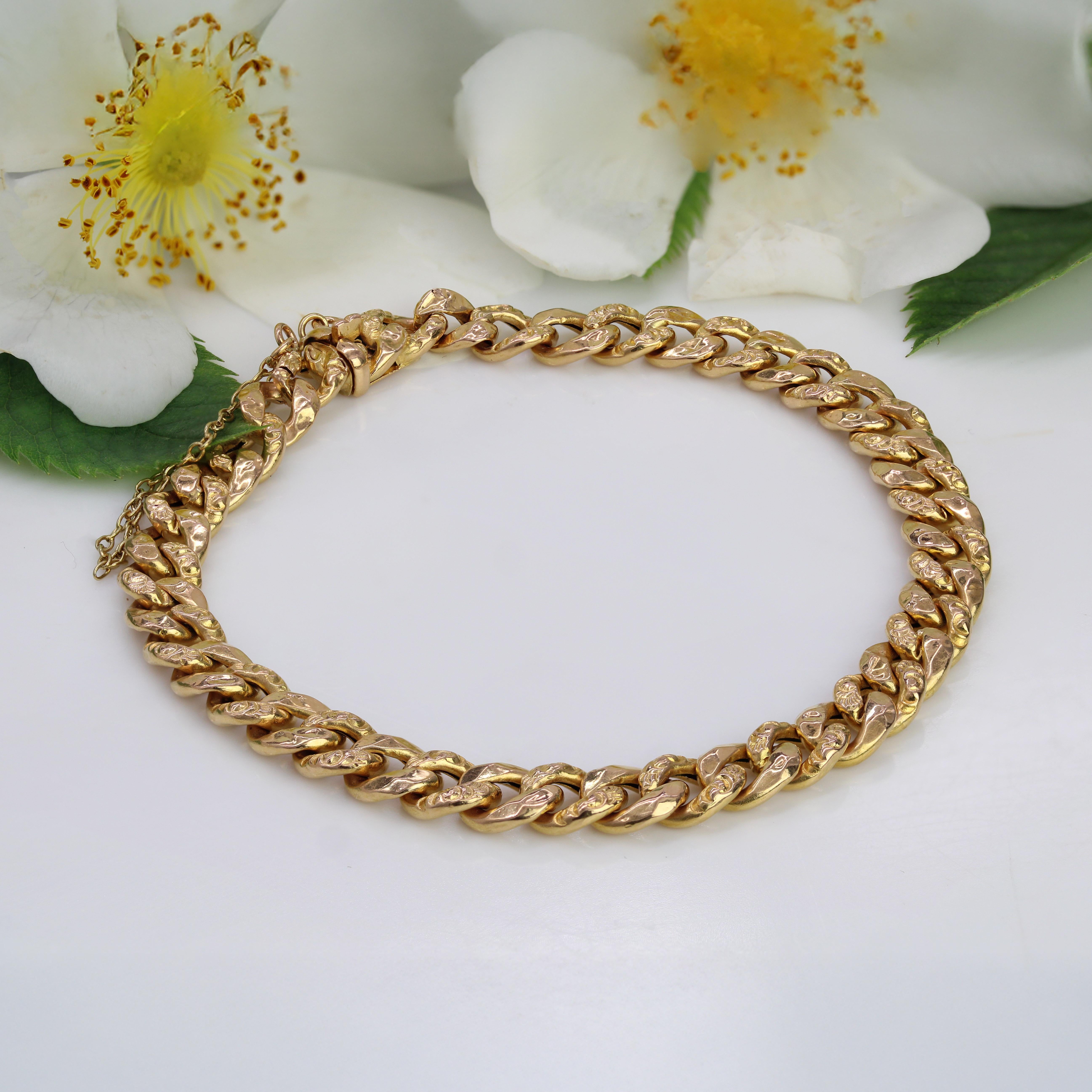 Belle Époque French 20th Century 18 Karat Rose Gold Chiseled Curb Chain Bracelet For Sale