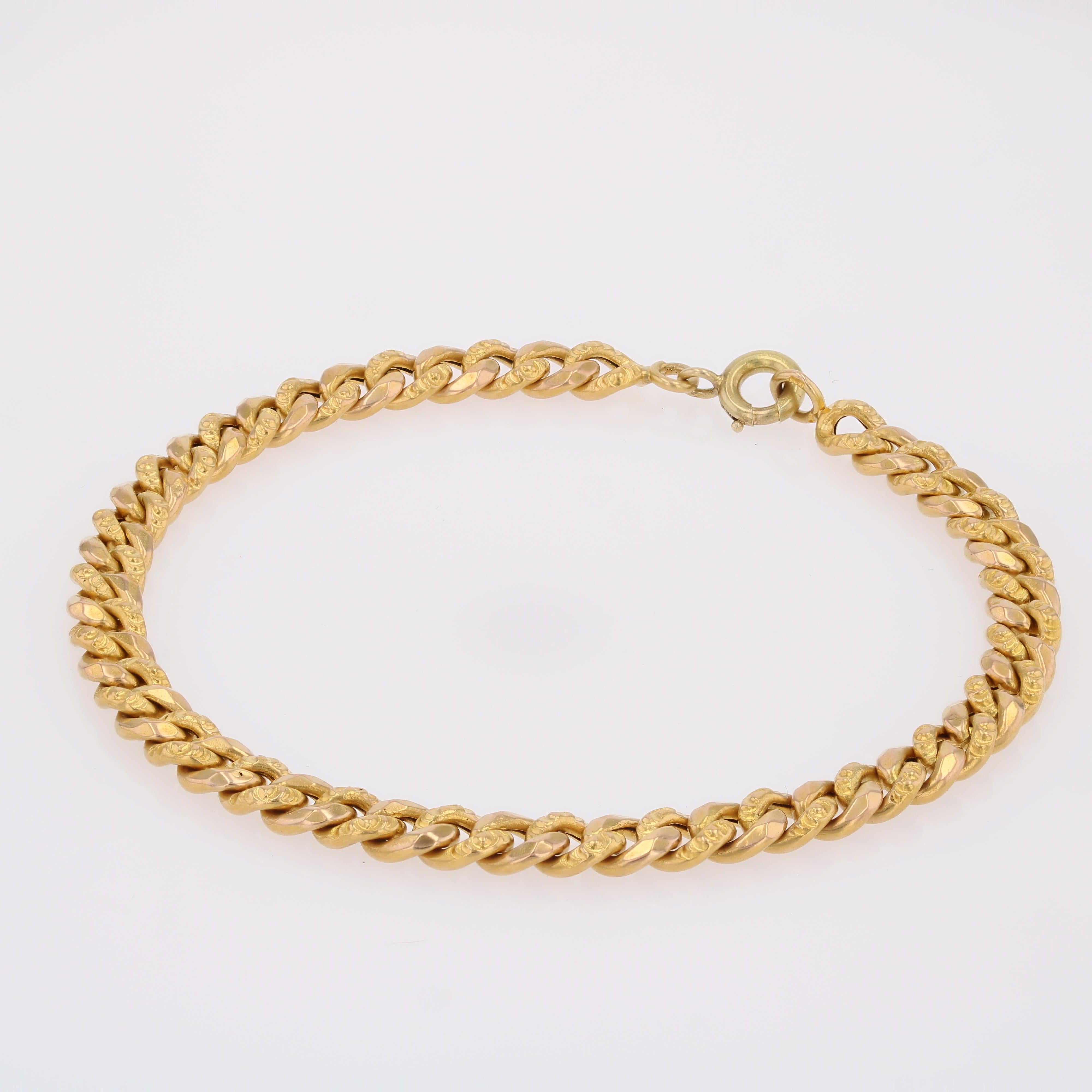 Pulsera francesa del siglo XX de oro rosa de 18 quilates con cadena de bordillo cincelada Belle Époque en venta