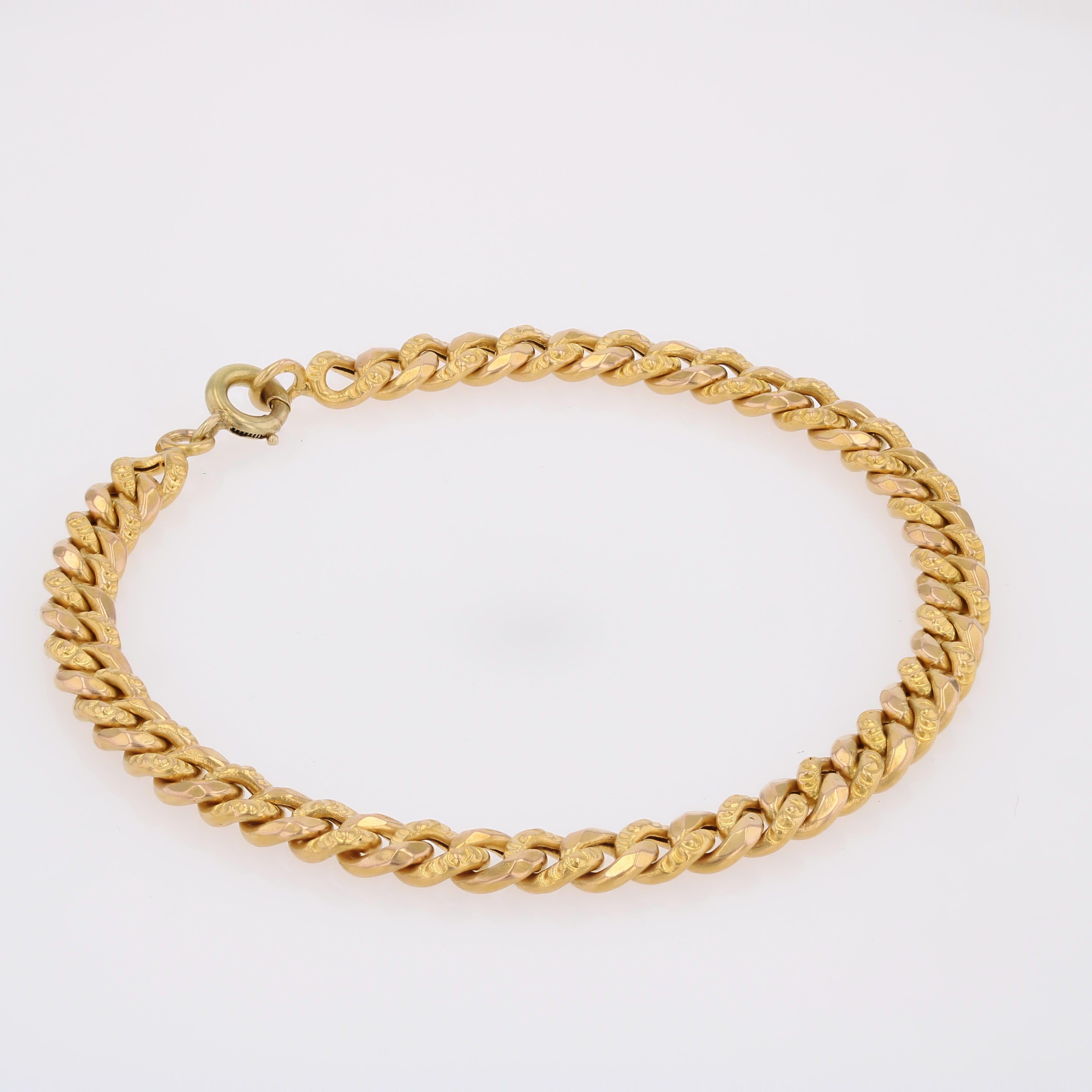 Pulsera francesa del siglo XX de oro rosa de 18 quilates con cadena de bordillo cincelada en Bueno estado para la venta en Poitiers, FR