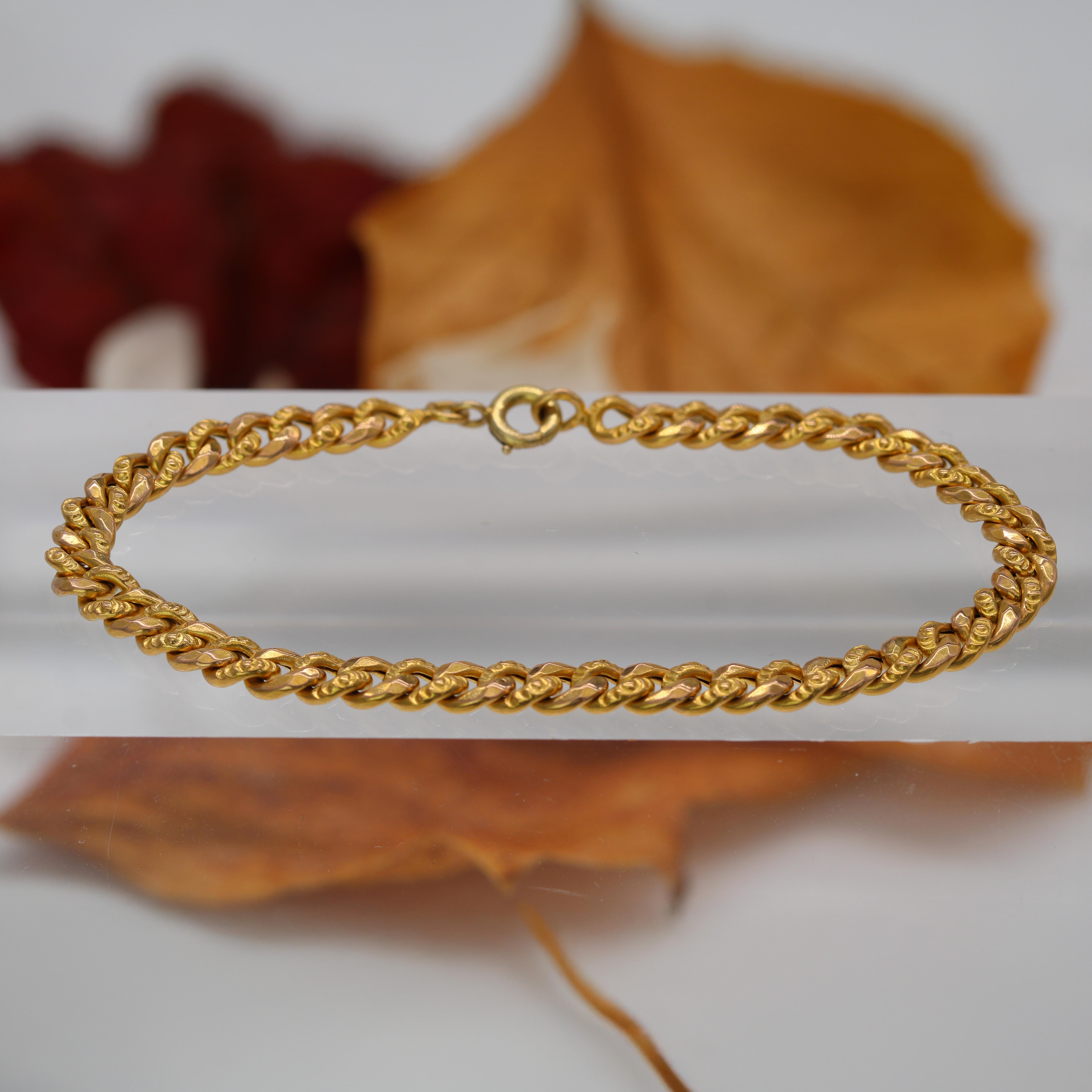 De las mujeres Pulsera francesa del siglo XX de oro rosa de 18 quilates con cadena de bordillo cincelada en venta