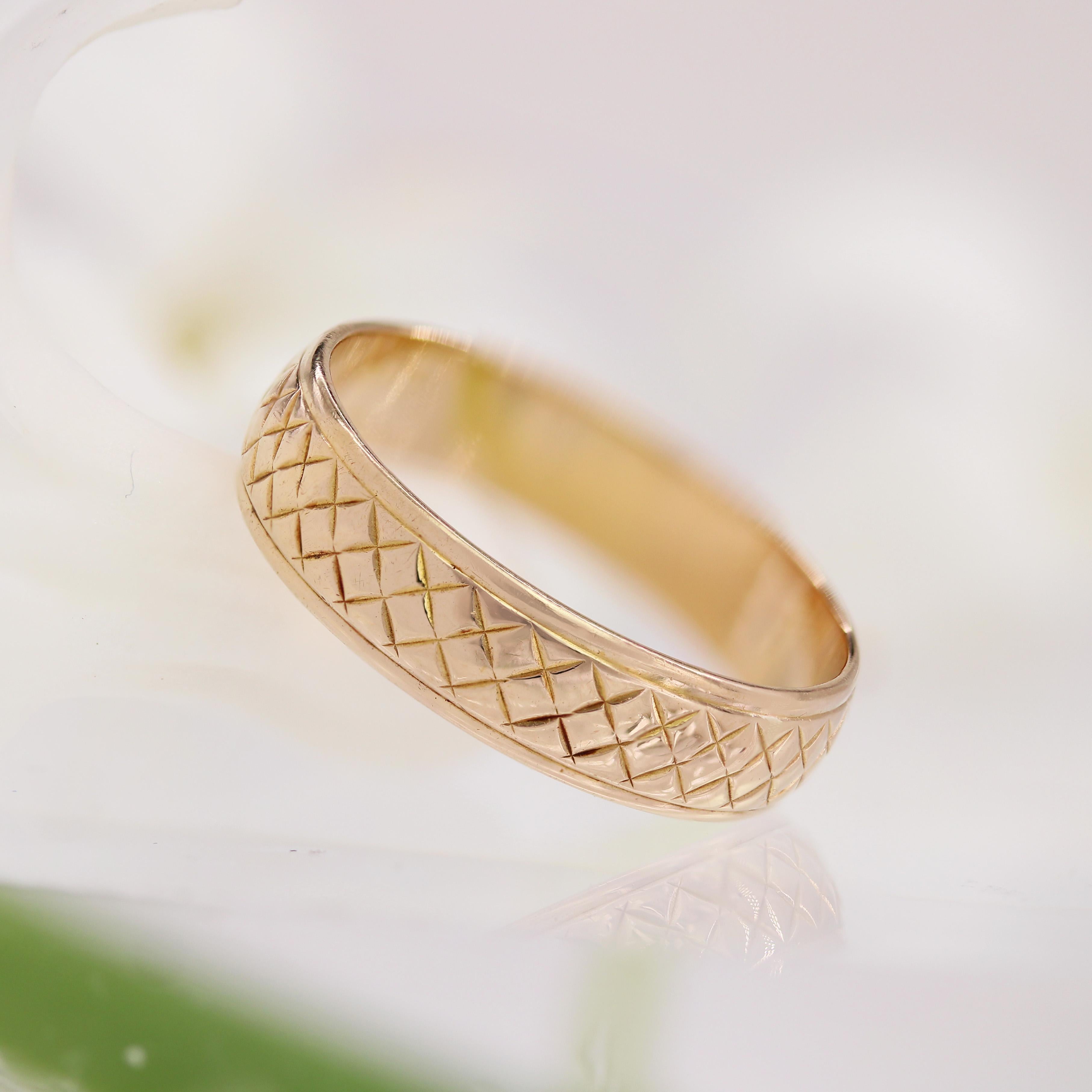 Belle Époque French 20th Century 18 Karat Rose Gold Chiseled Large Ring For Sale