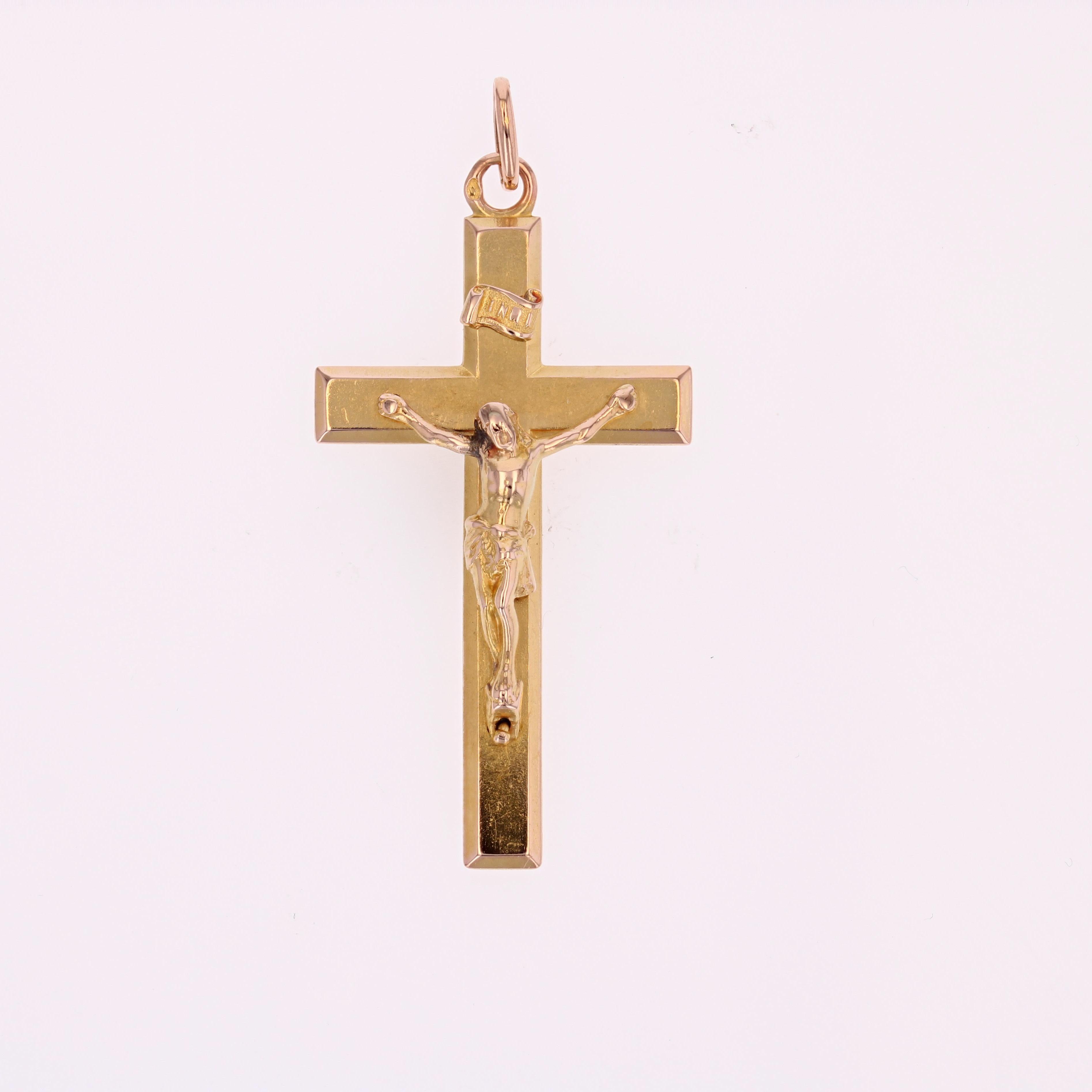 Pendentif Croix du Christ en or rose 18 carats du 20e siècle français en vente 3