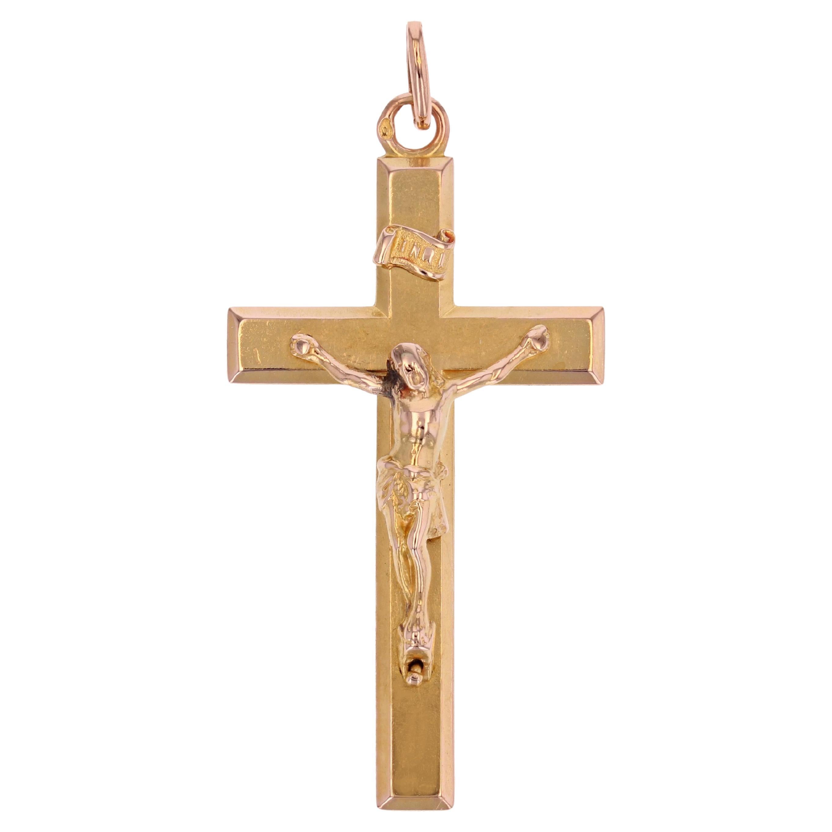 Pendentif Croix du Christ en or rose 18 carats du 20e siècle français en vente