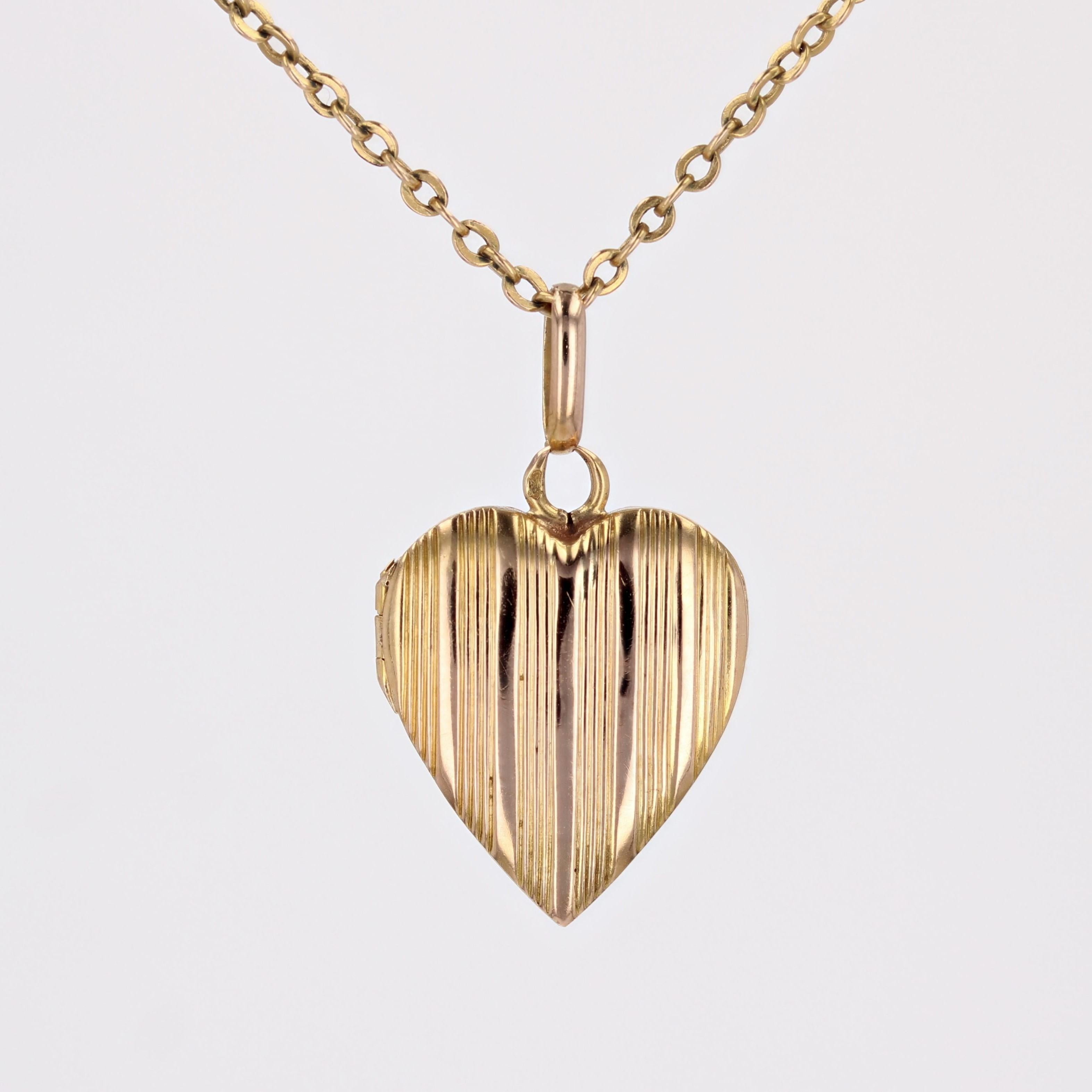 Pendentif français du 20ème siècle en or rose 18 carats avec médaillon en forme de cœur en vente 3